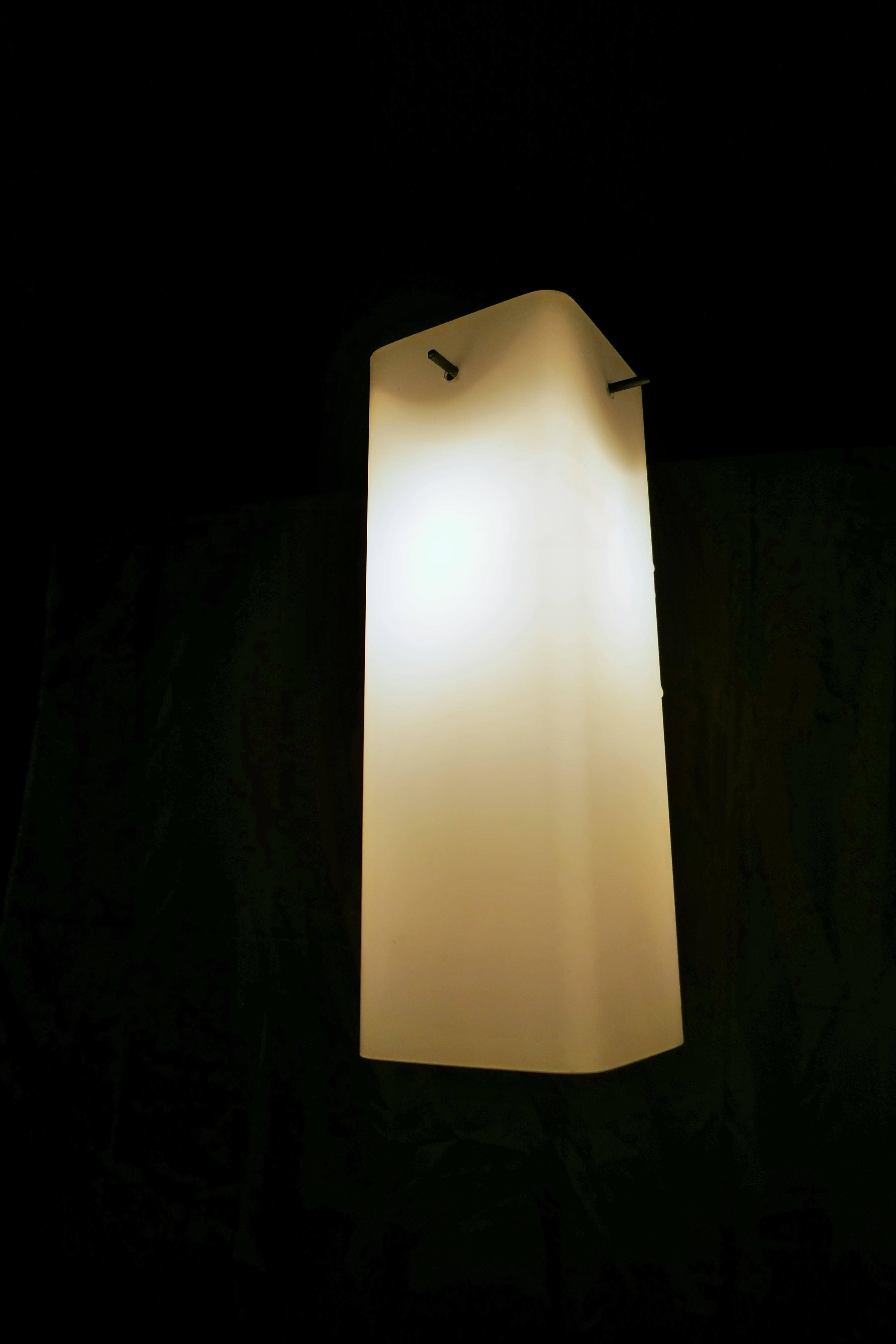 Paire de lampes suspendues attribuées à Stilnovo en vente 8