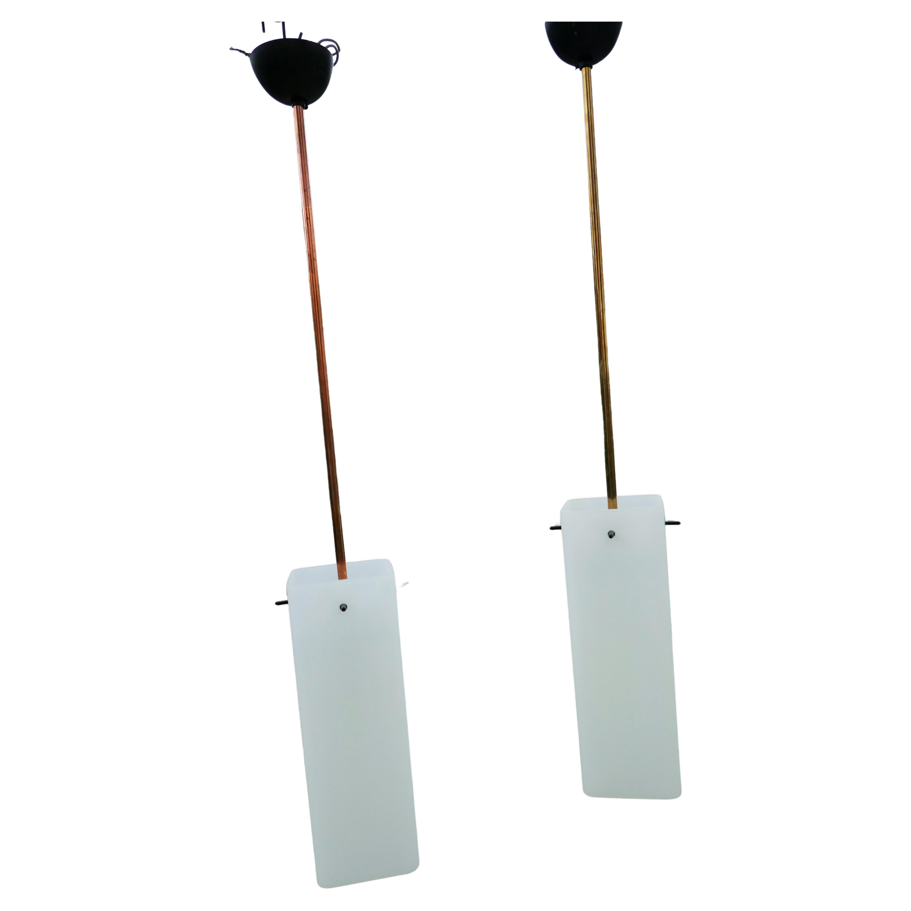 Paire de lampes suspendues attribuées à Stilnovo en vente