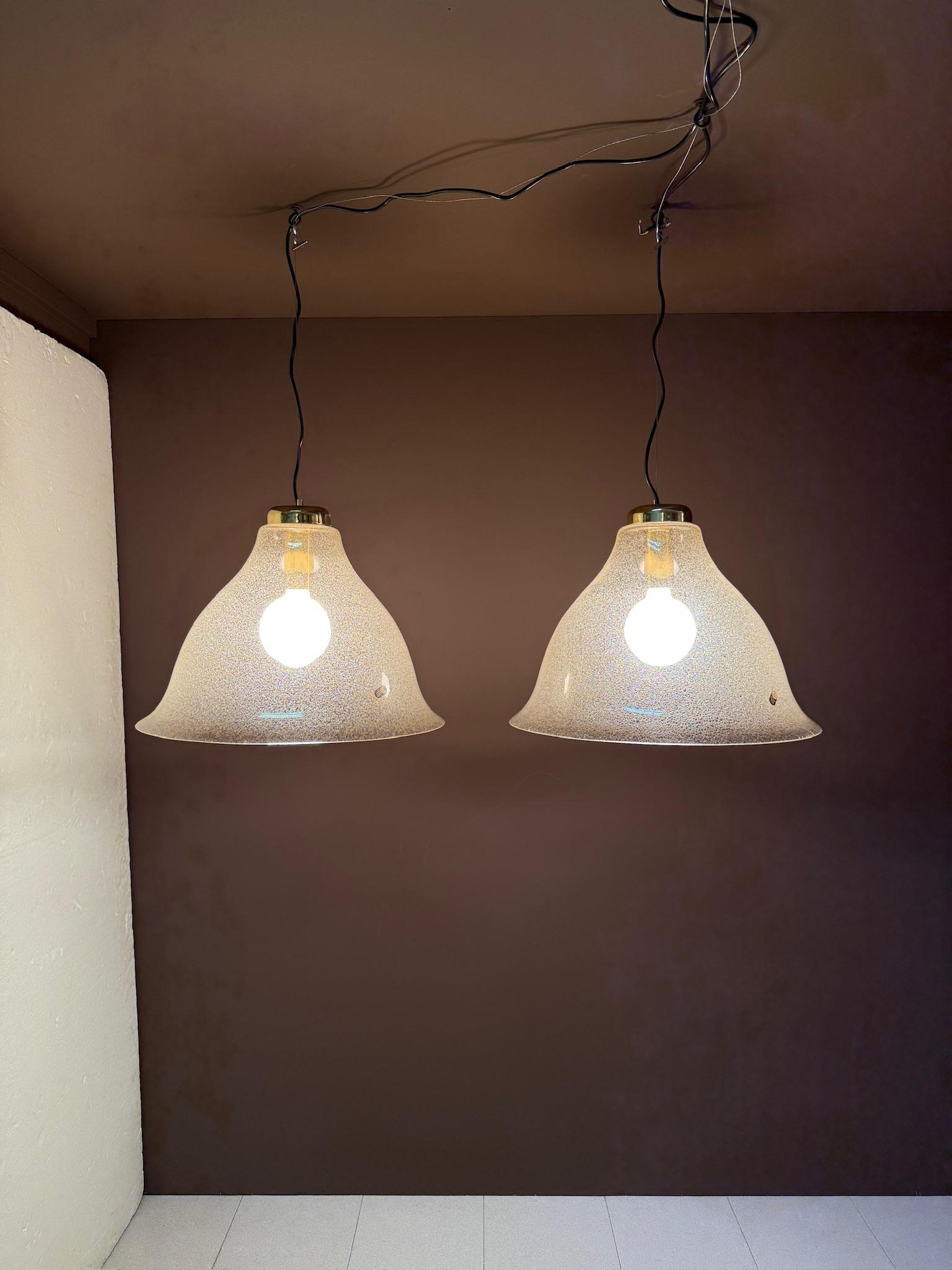 Pareja de lámparas colgantes de Carlo Nason para Mazzega Late 20th Century en venta