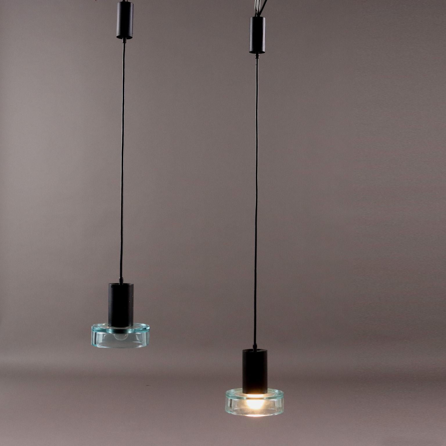Plafonniers à la manière de Flavio Poli pour Seguso, avec cadre en aluminium émaillé, épais diffuseur en verre de Murano. 