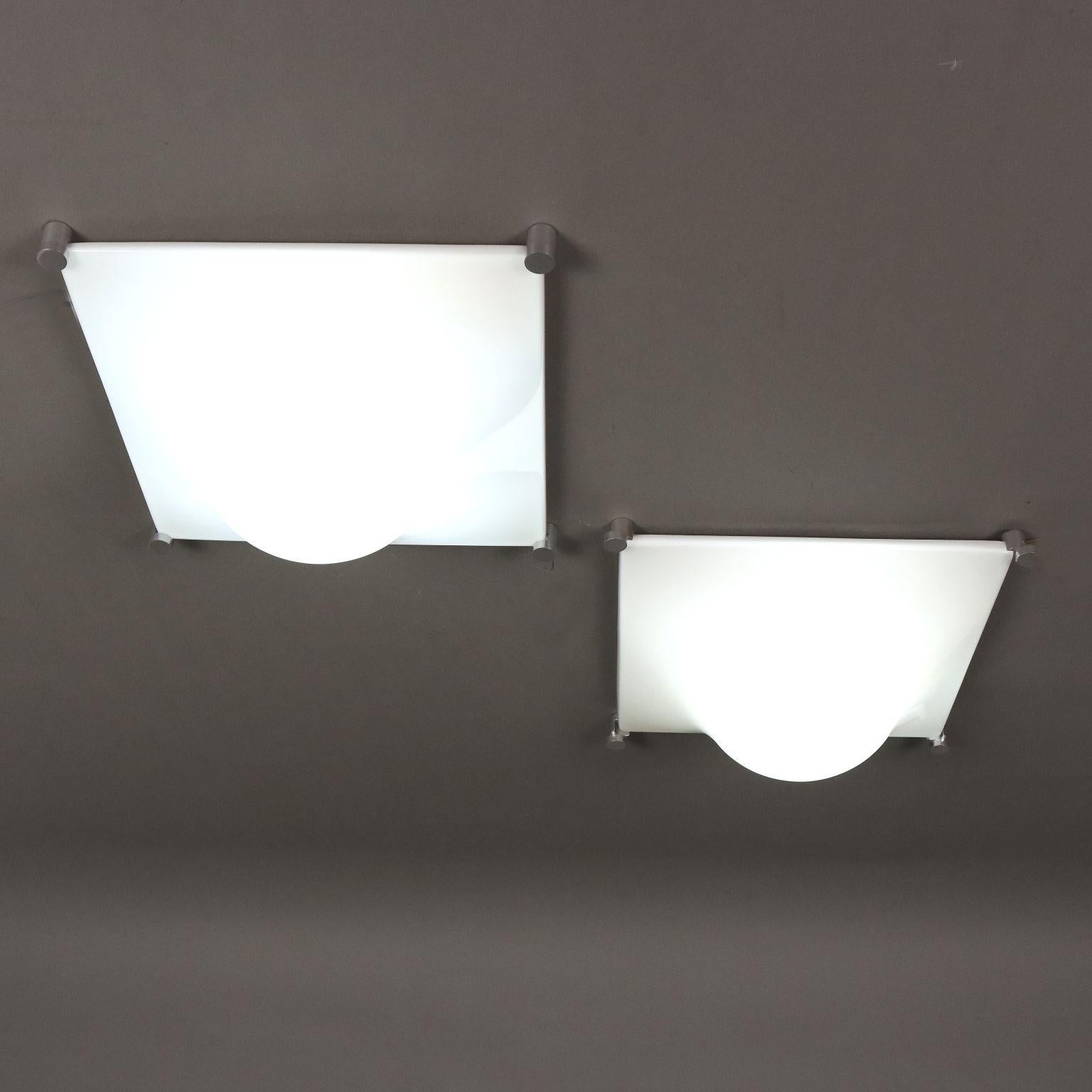 Plafonniers ou appliques vintage des années 1970 en aluminium et méthacrylate. 