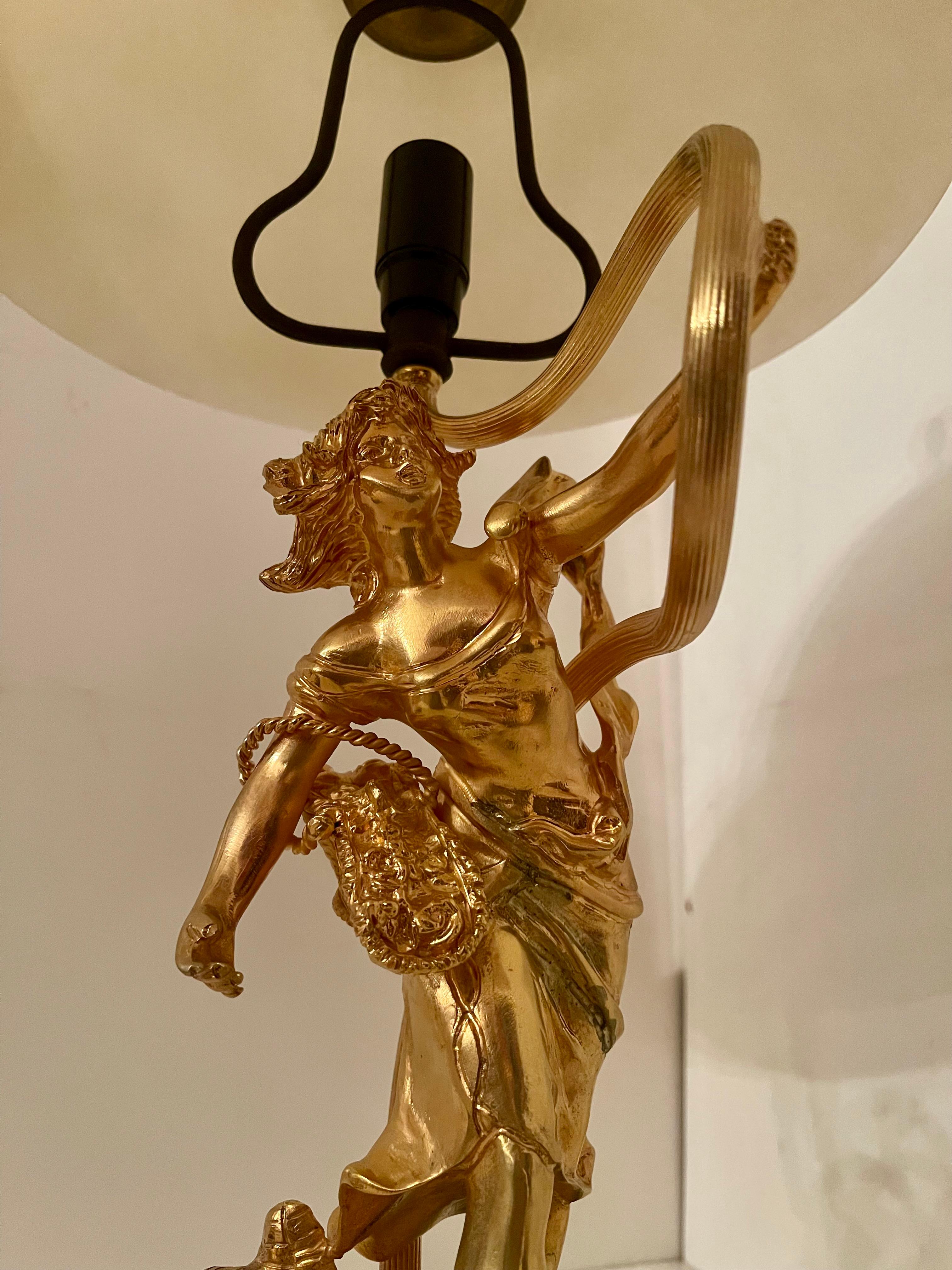 Pair of glass and bronze luxury Italian vintage style room lamps For Sale 1