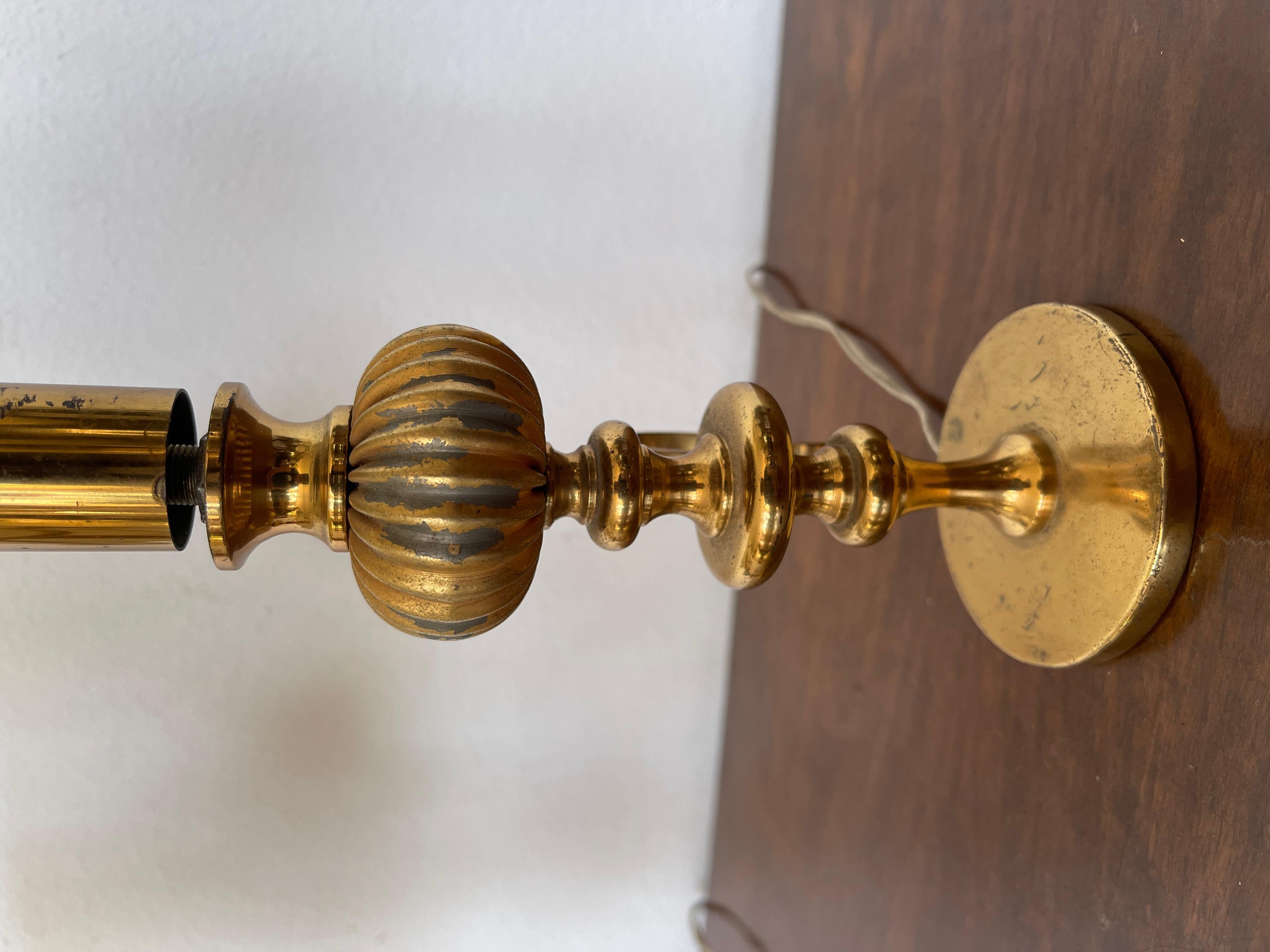 Italian Coppia di lampade da comodino italiane vintage anni '80 in ottone e metallo For Sale