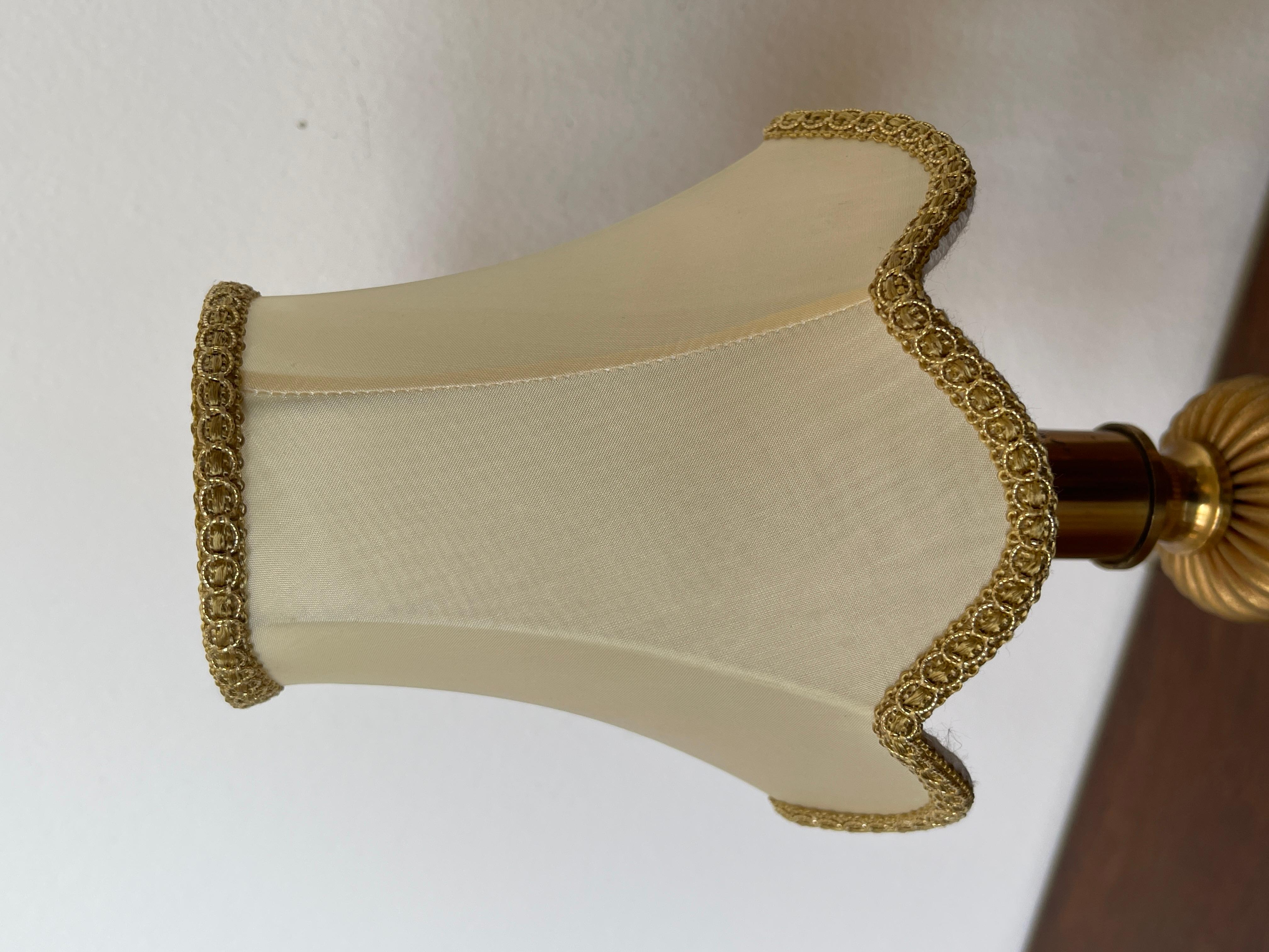 Coppia di lampade da comodino italiane vintage anni '80 in ottone e metallo In Good Condition For Sale In Cantù, IT