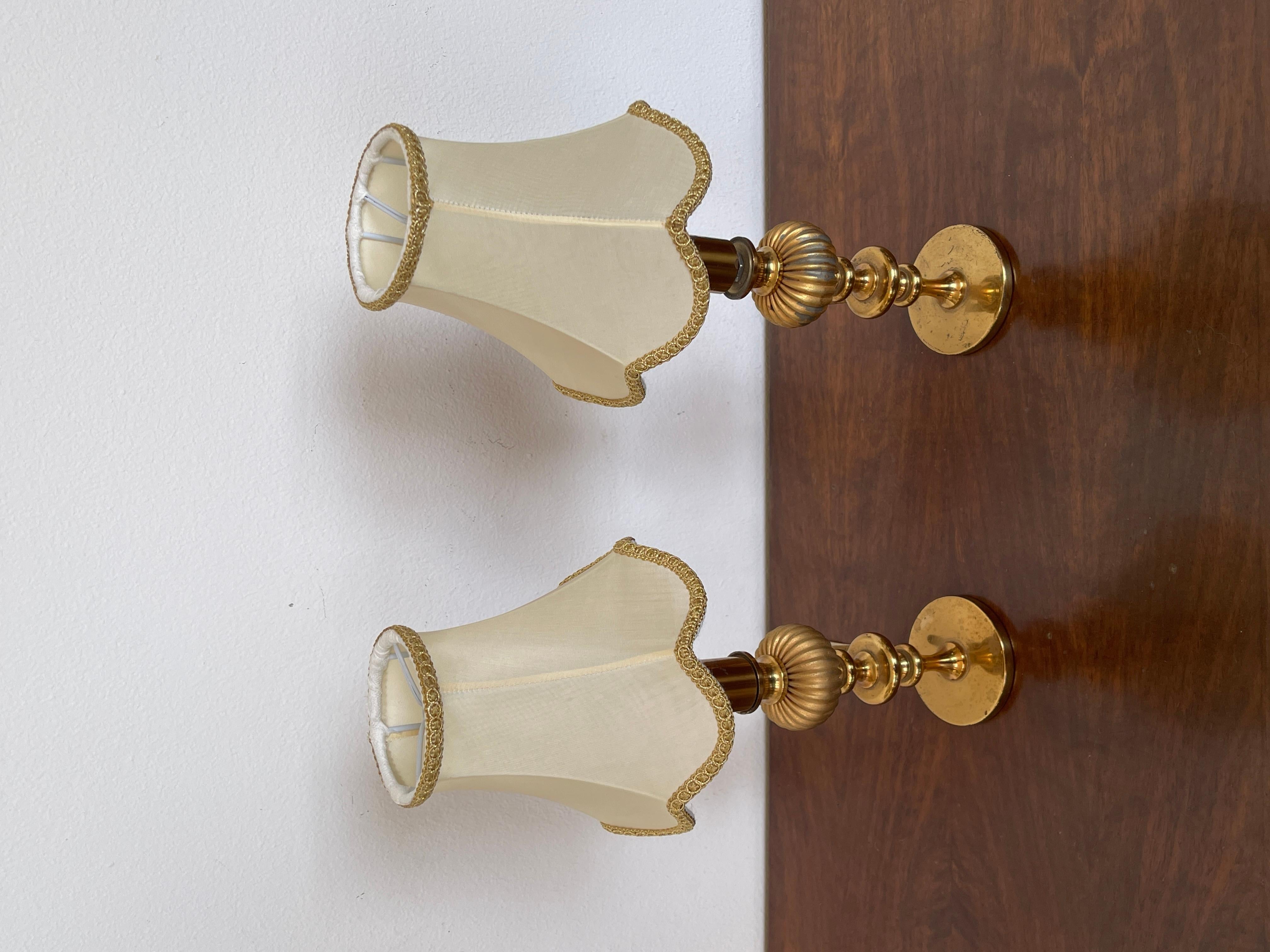 20th Century Coppia di lampade da comodino italiane vintage anni '80 in ottone e metallo For Sale