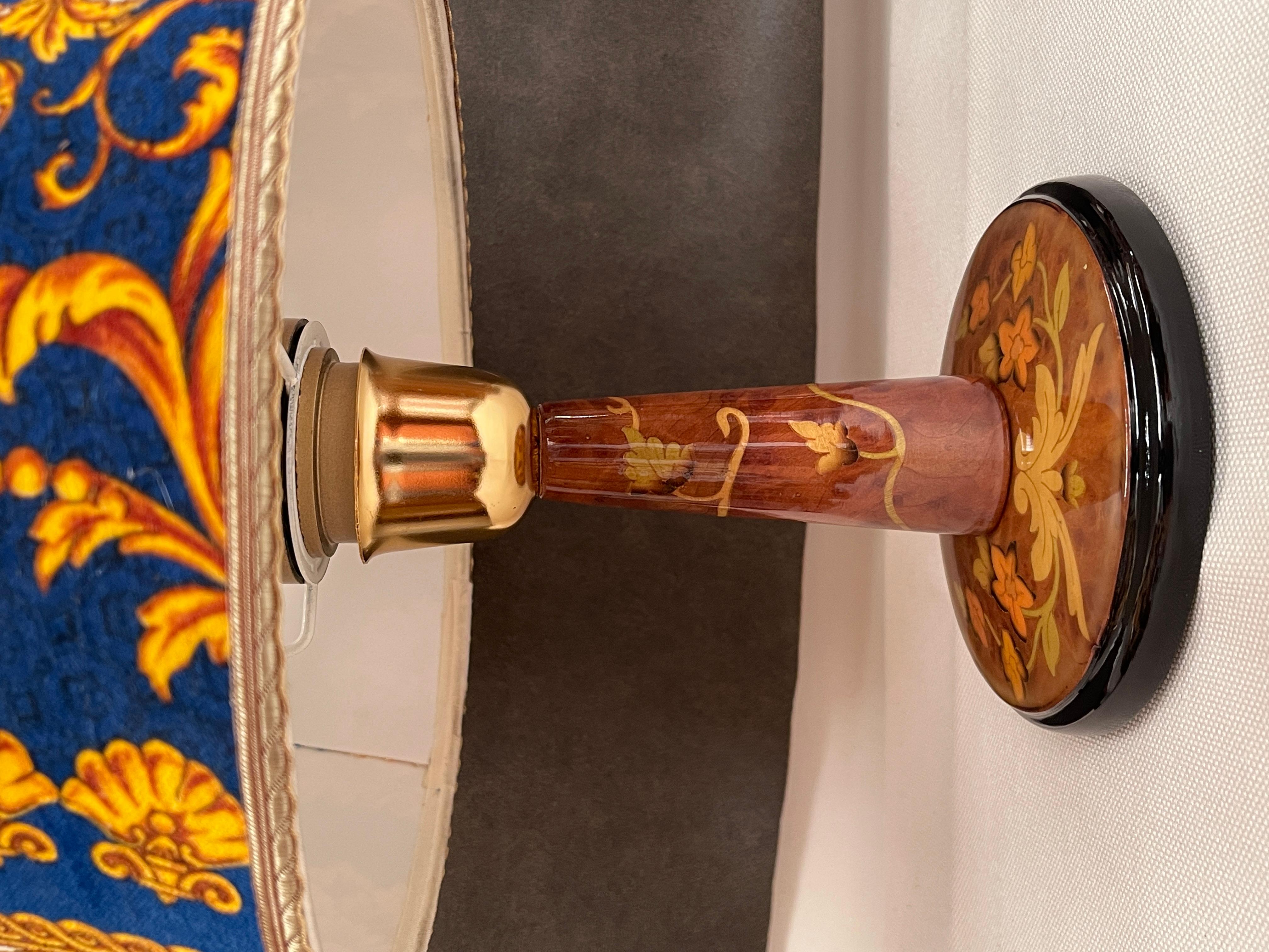Coppia di lampade da comodino vintage in stile classico italiano degli anni '70 in vendita 2