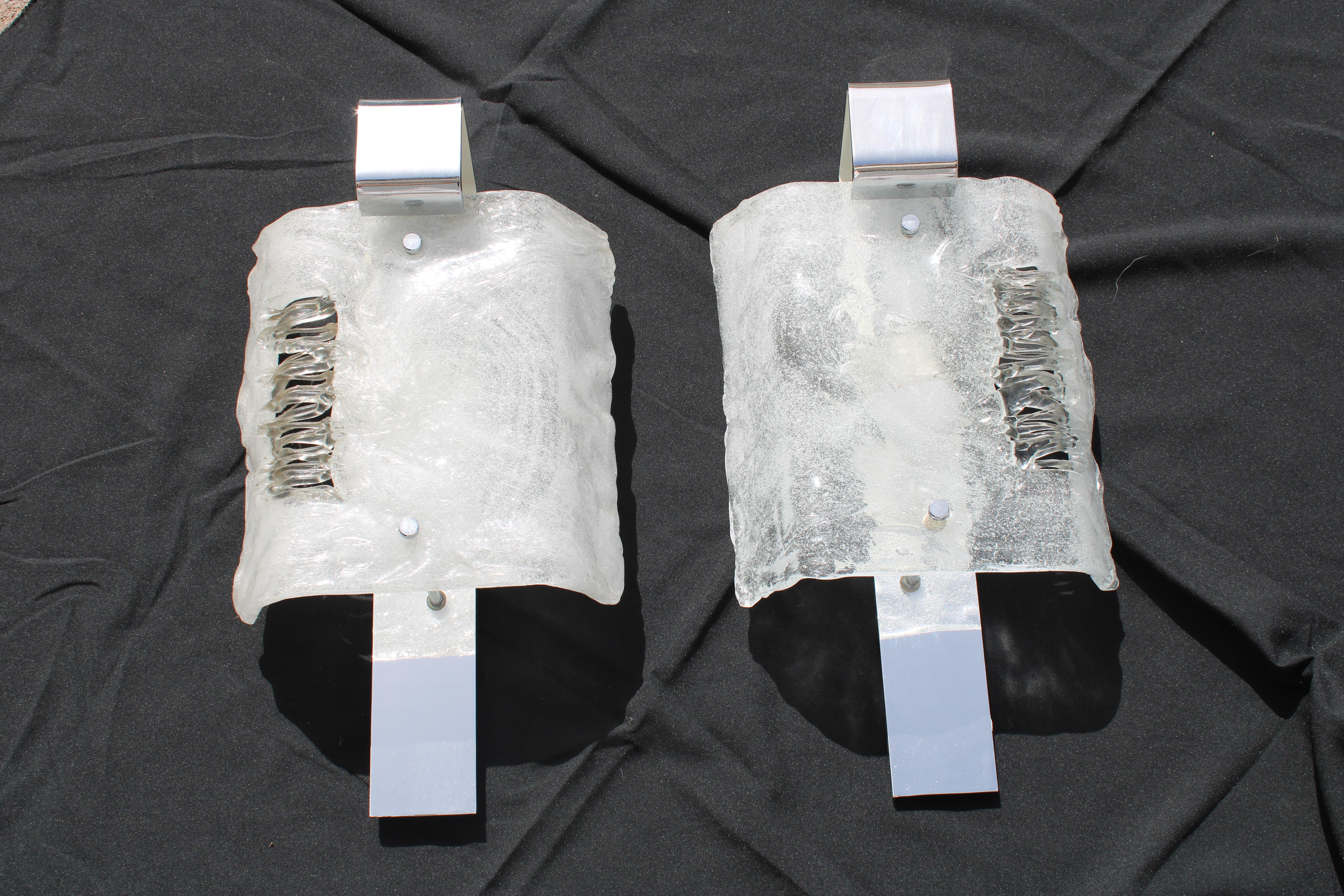 Details pair of Esperia wall sconce Angelo Brotto design 1970, Pulegoso Murano glass and Steel 