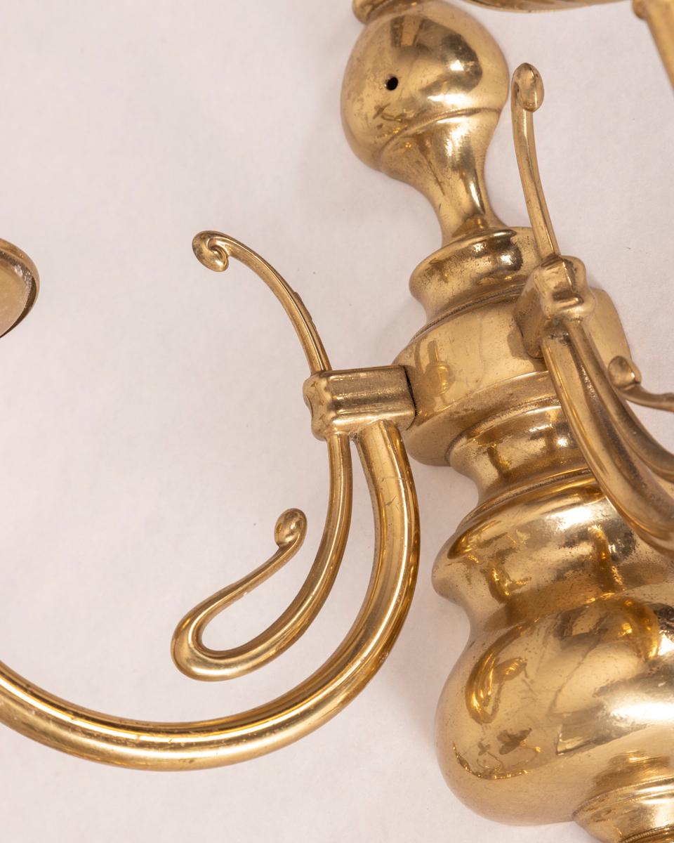 Brass pair of 1960s vintage gilded wall sconce lamps Italian design For Sale
