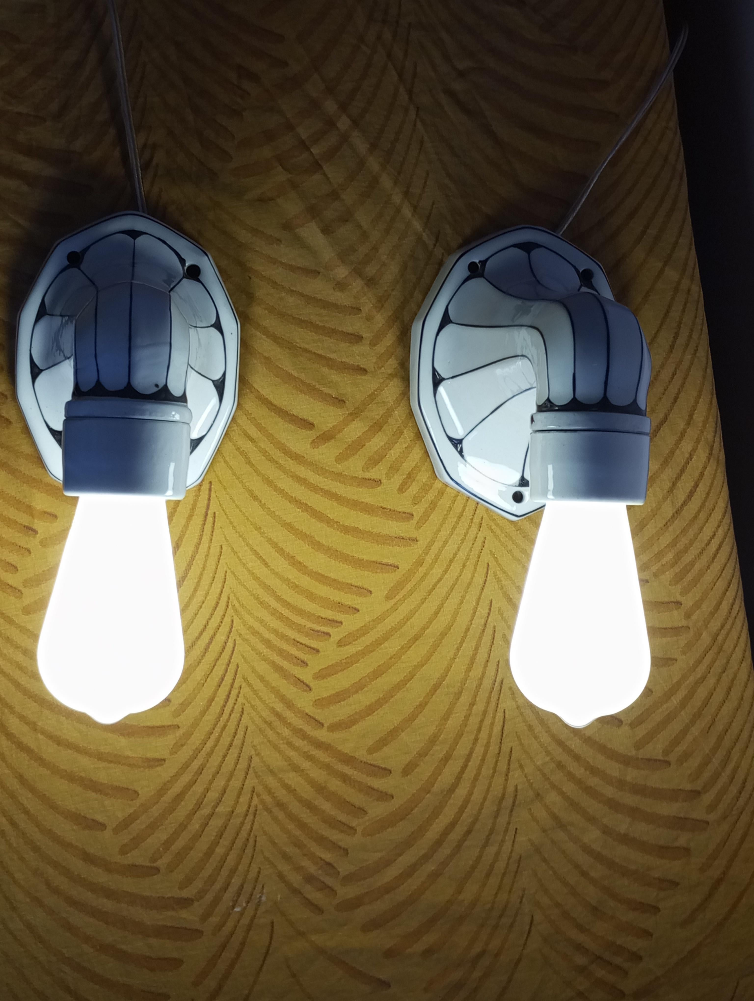 Coppia di lampade da parete Art Noveau in pocellana  di 