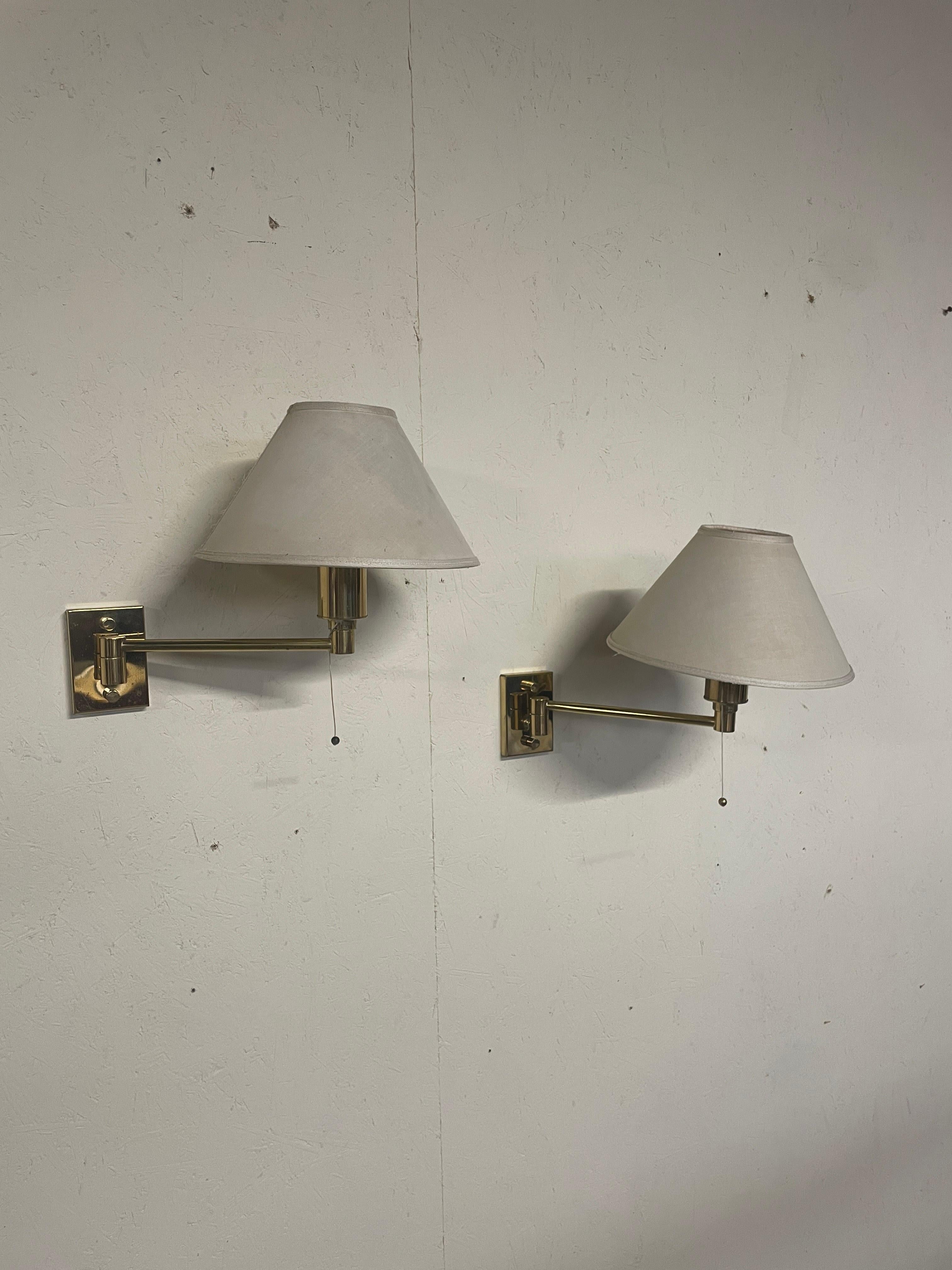 Hollywood Regency Paire d'appliques en laiton, 1970 en vente