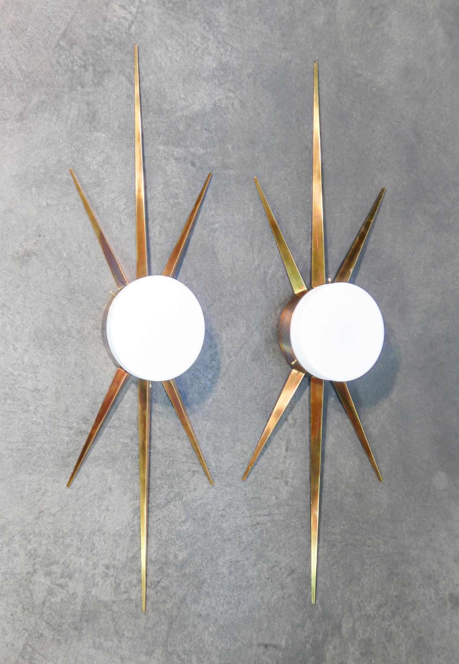 Pair of lamps
wall- or ceiling-mounted,
design by Giò PONTI
for ARREDOLUCE.

ORIGIN
Italy

PERIOD
Original design from the 1960s, reissue from the 1980s

DESIGNER
Gio PONTI

MARK
ARREDOLUCE

MATERIALS
Polished brass, triple-layer opal glass