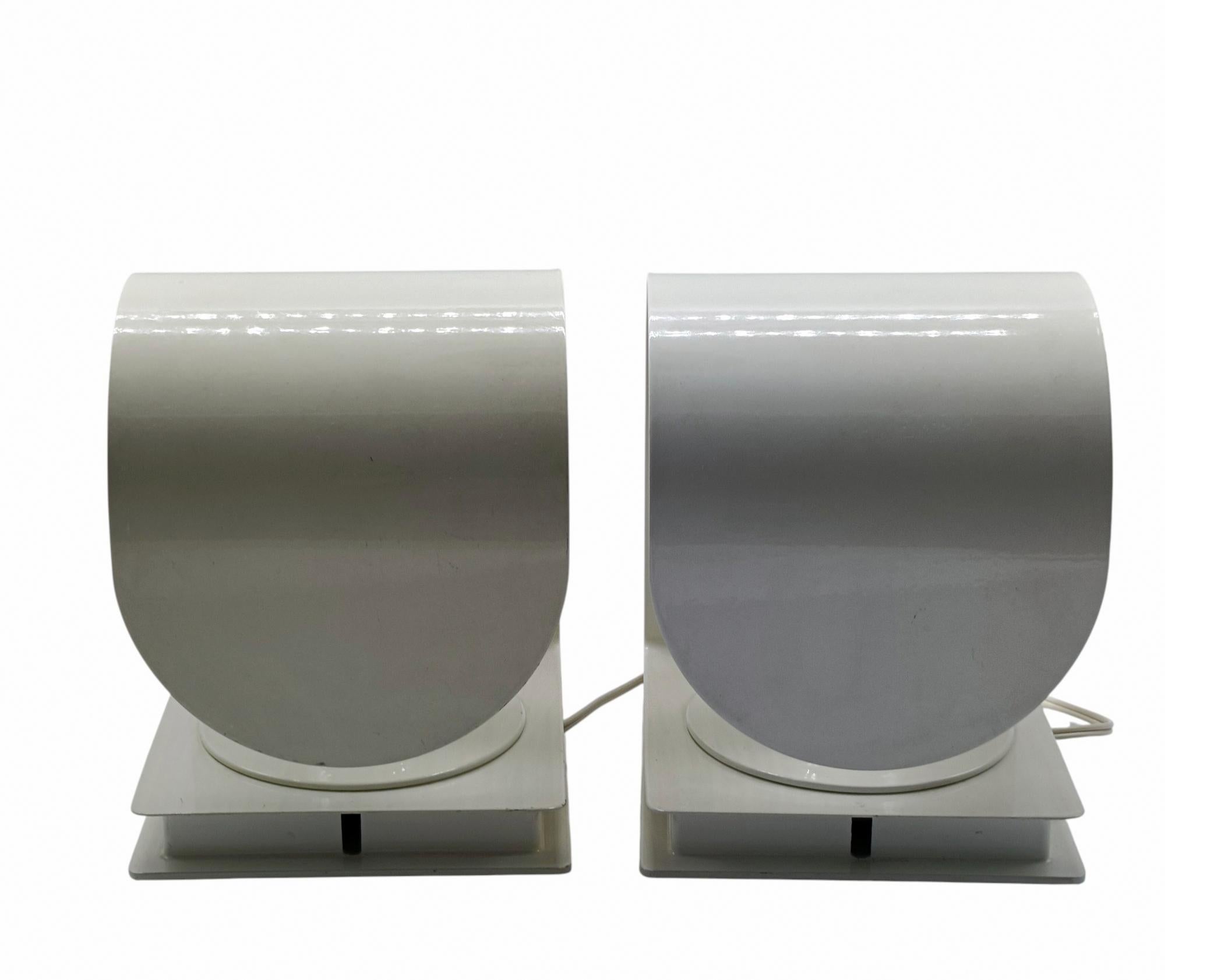 Italian Coppia di Lampade da Parete Space Age Metallo Bianco, Italia 1970s For Sale