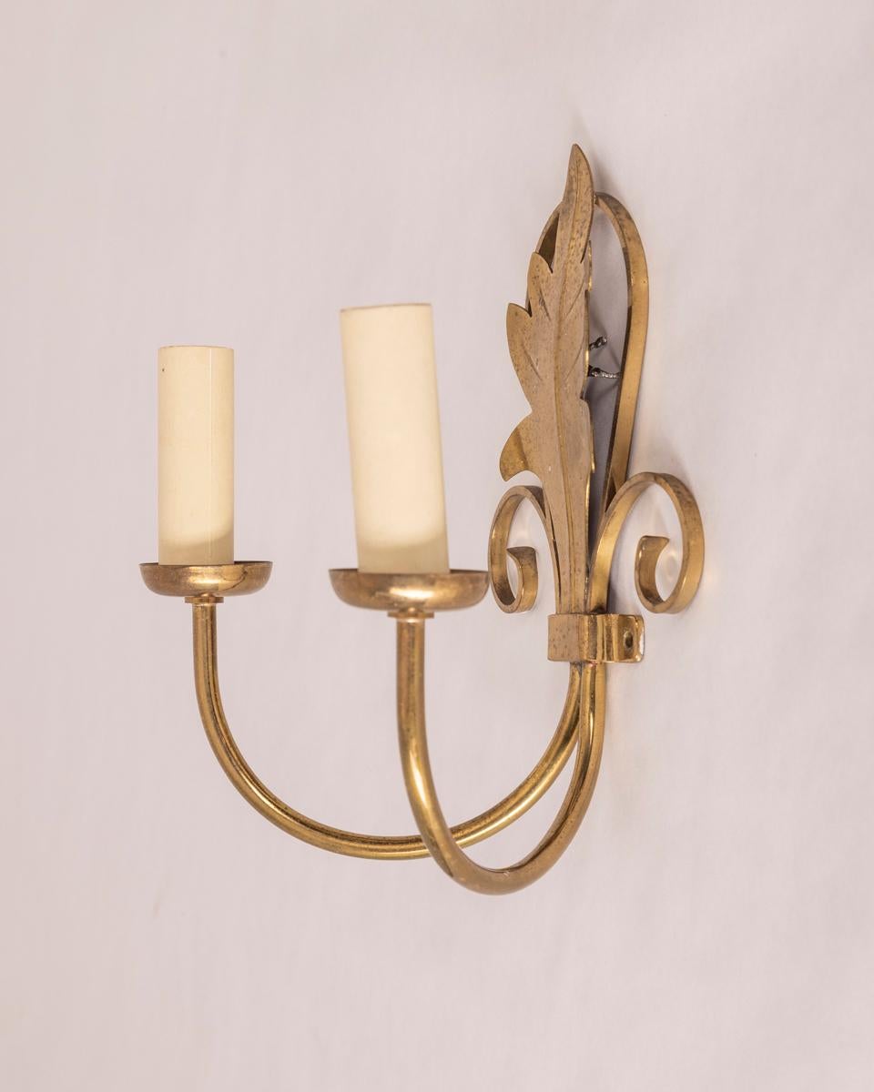 Brass pair of vintage 1960s brass gilded wall lamps Italian design For Sale