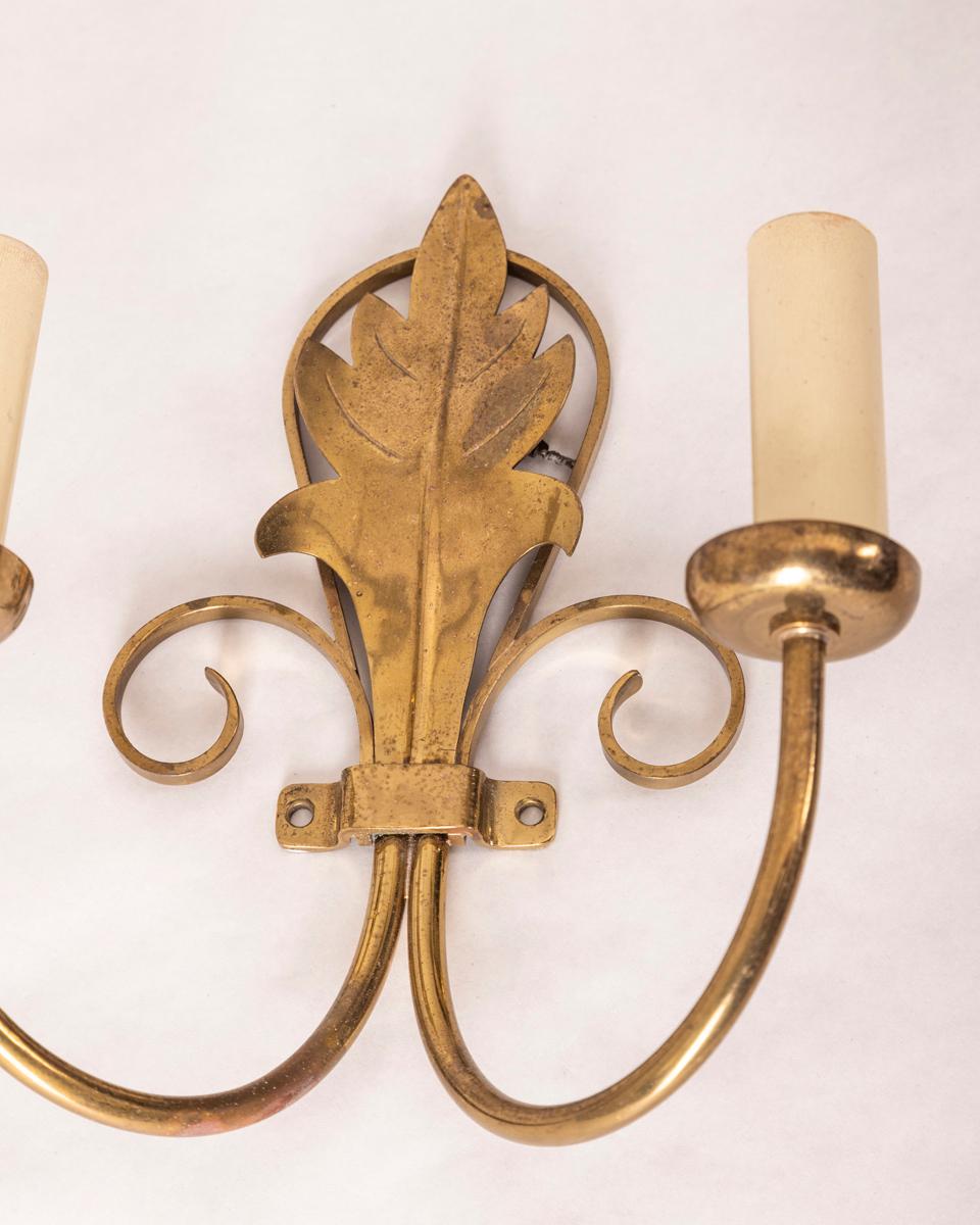 pair of vintage 1960s brass gilded wall lamps Italian design For Sale 1