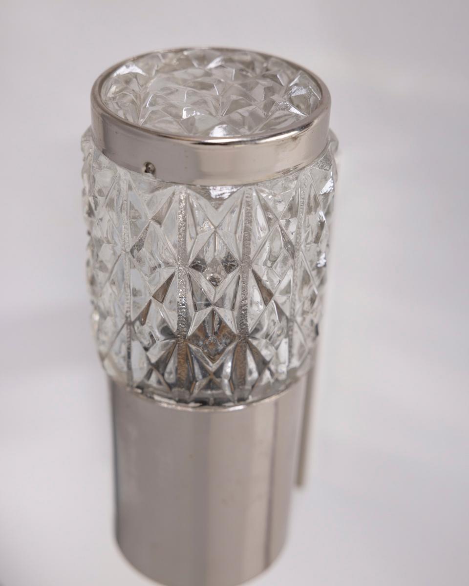 Coppia di lampade da parete vintage anni 70 metallo e vetro design Targetti finales del siglo XX en venta