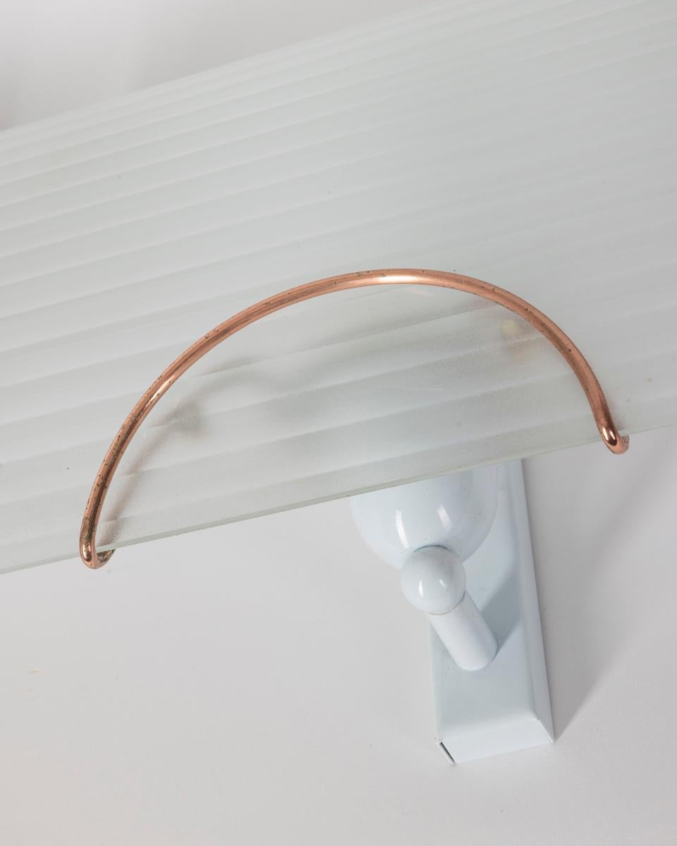Paar Wandlampen aus den 80er Jahren aus verziertem Glas mit italienischem Design (Moderne der Mitte des Jahrhunderts) im Angebot