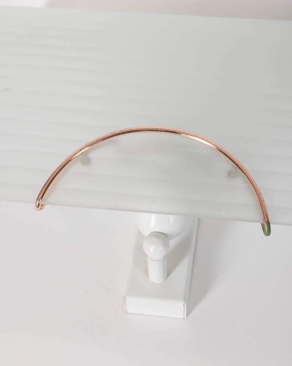 Paar Wandlampen aus den 80er Jahren aus verziertem Glas mit italienischem Design (Italian) im Angebot