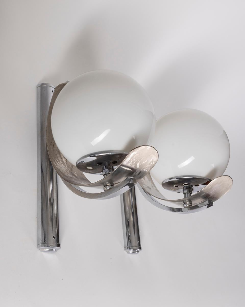 Pair of vintage 80s metal and glass wall lamps Italian design In Good Condition For Sale In None, IT