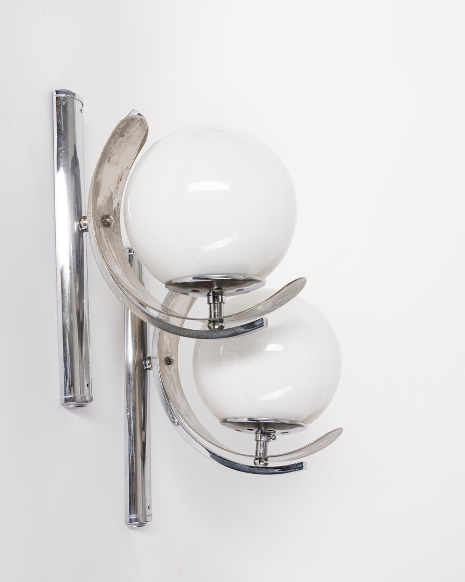 Metal Pair of vintage 80s metal and glass wall lamps Italian design For Sale