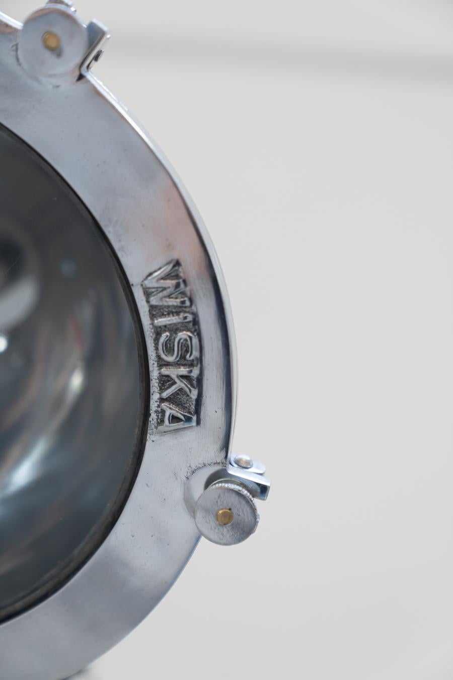 Paar nautische Projektor-Stativ-Stehlampen WISKA hohes Holz  (Eloxiert) im Angebot