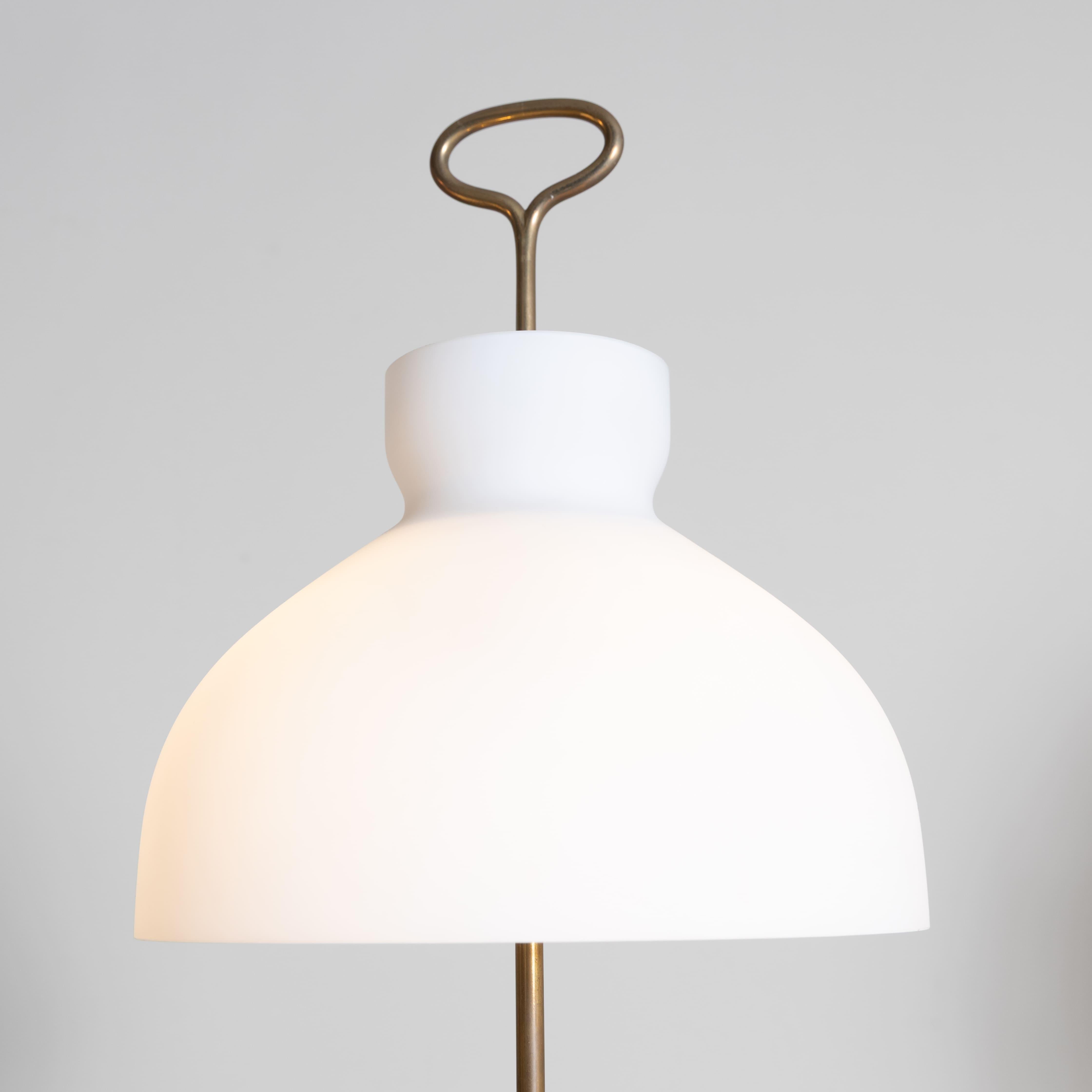 Vetro opalino Coppia di lampade da tavolo Arenzano, Ignazio Gardella, Azucena, 1965 in vendita