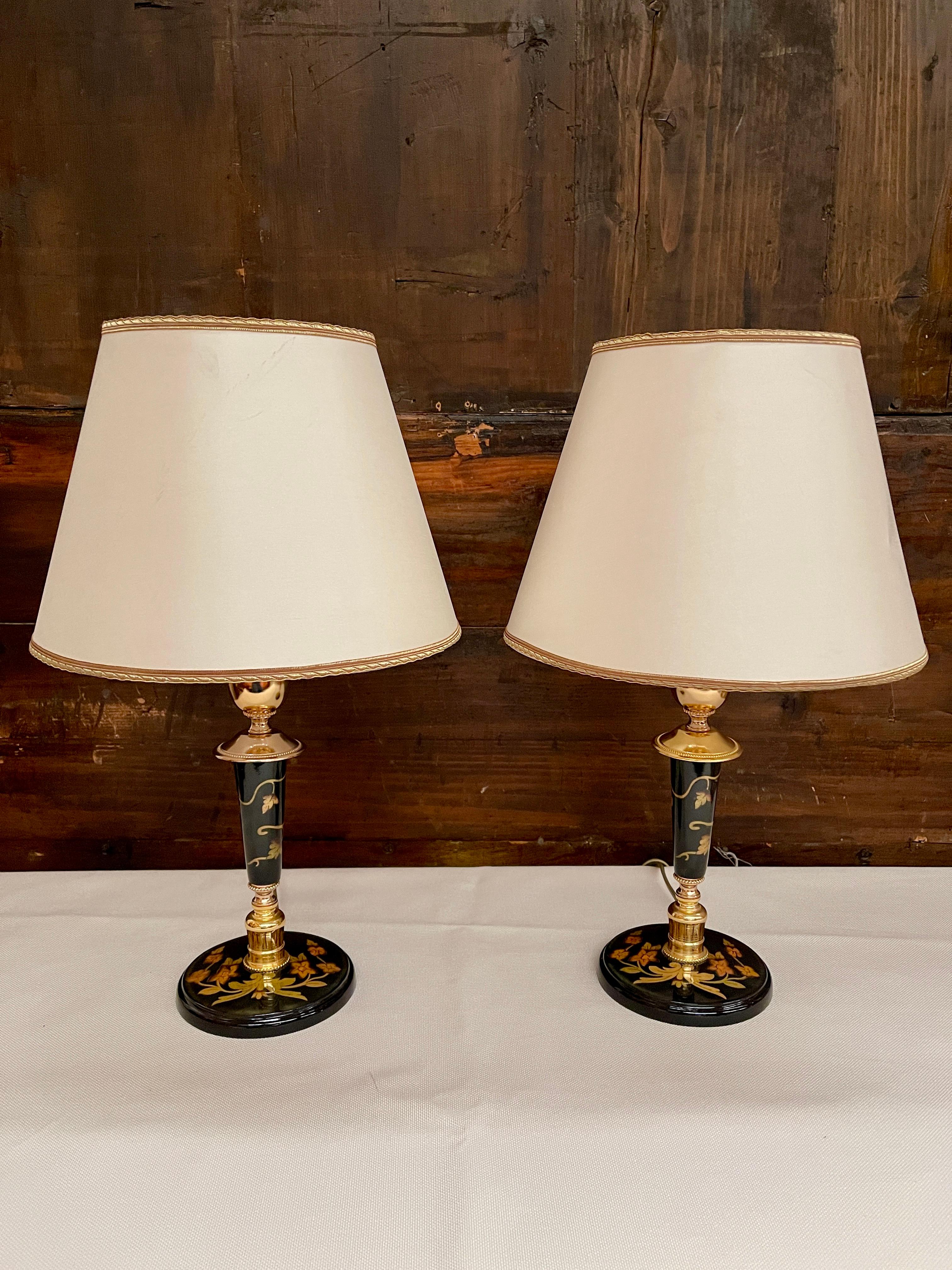 Coppia di lampade da tavolo classiche italiane vintage degli anni '90 Otro en venta