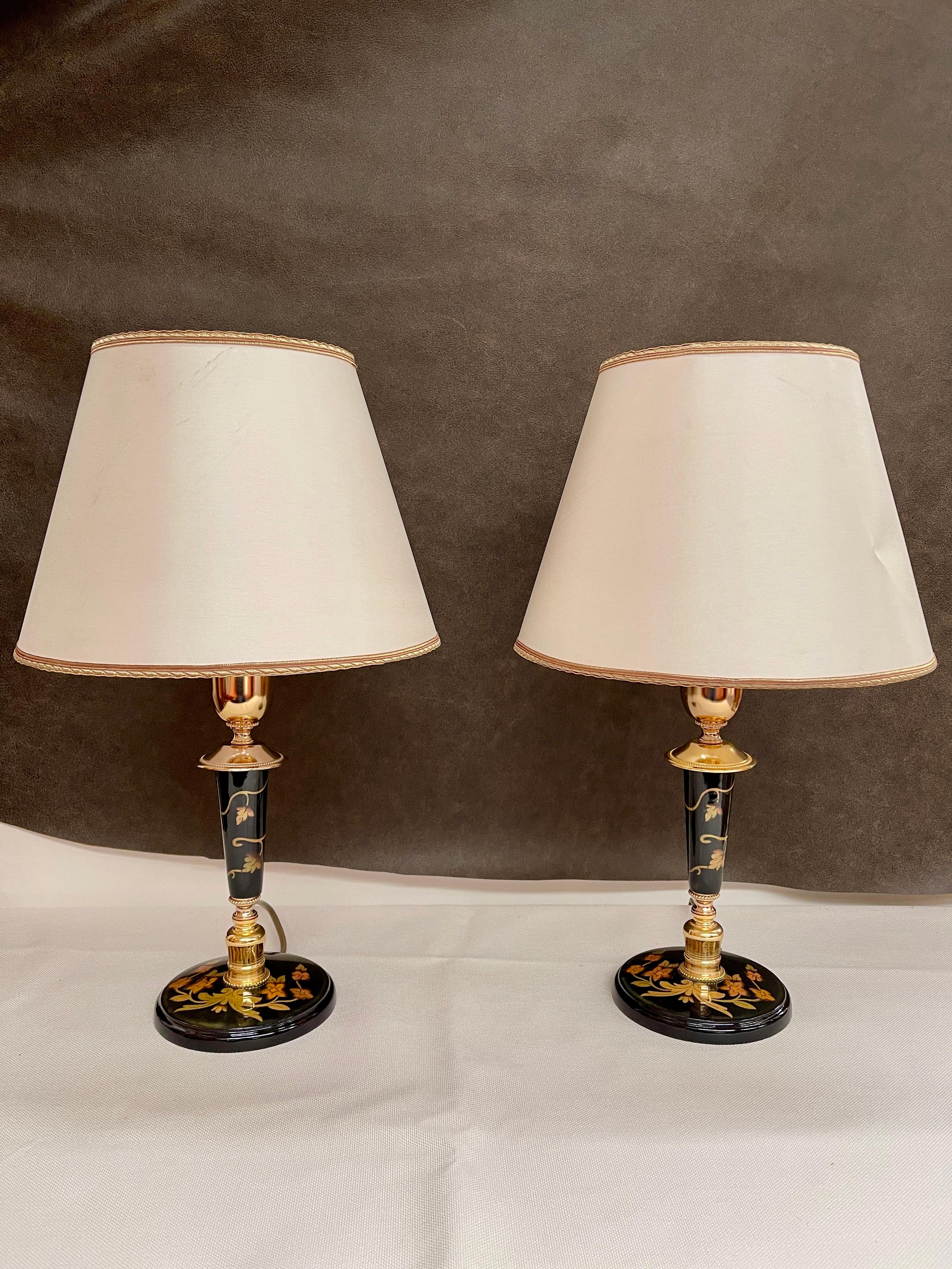 Coppia di lampade da tavolo classiche italiane vintage degli anni '90 Tela en venta