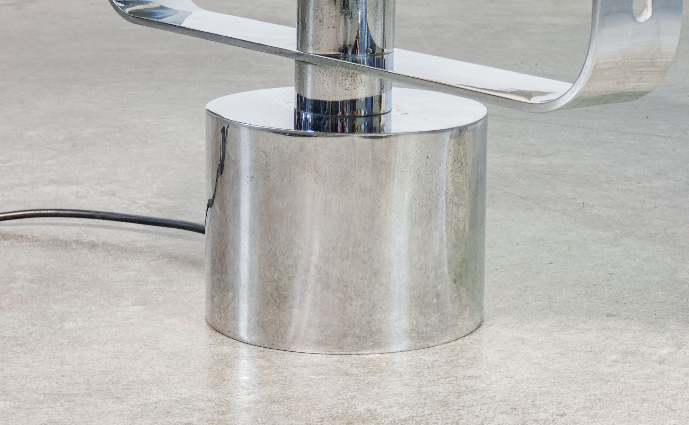 Paire de lampes de table, design Jacques QUINET, en métal chromé. 1970s en vente 5