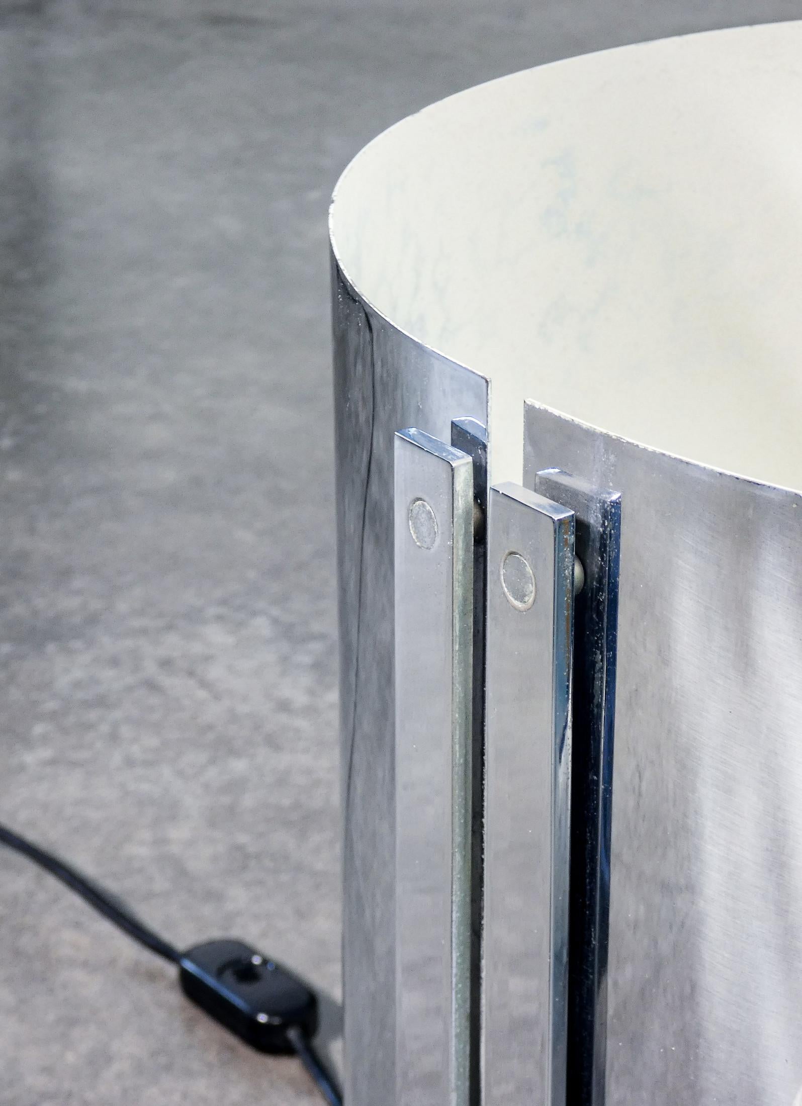 Paire de lampes de table, design Jacques QUINET, en métal chromé. 1970s en vente 6