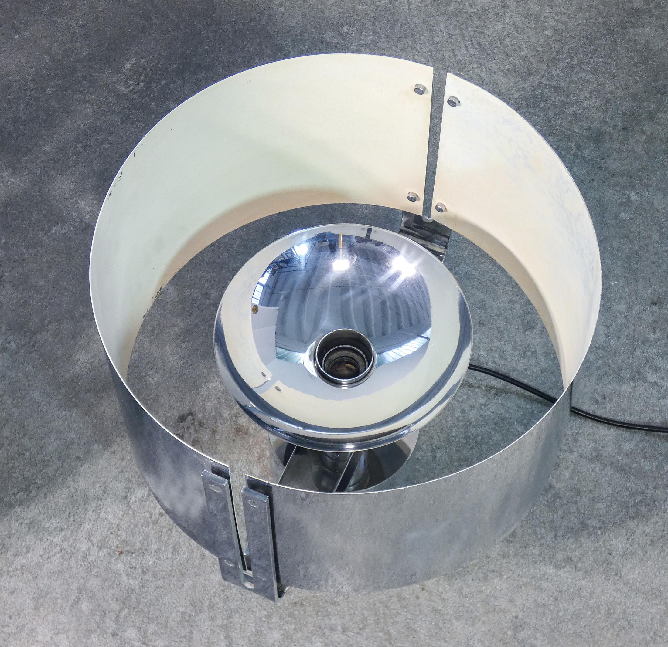 Métal Paire de lampes de table, design Jacques QUINET, en métal chromé. 1970s en vente