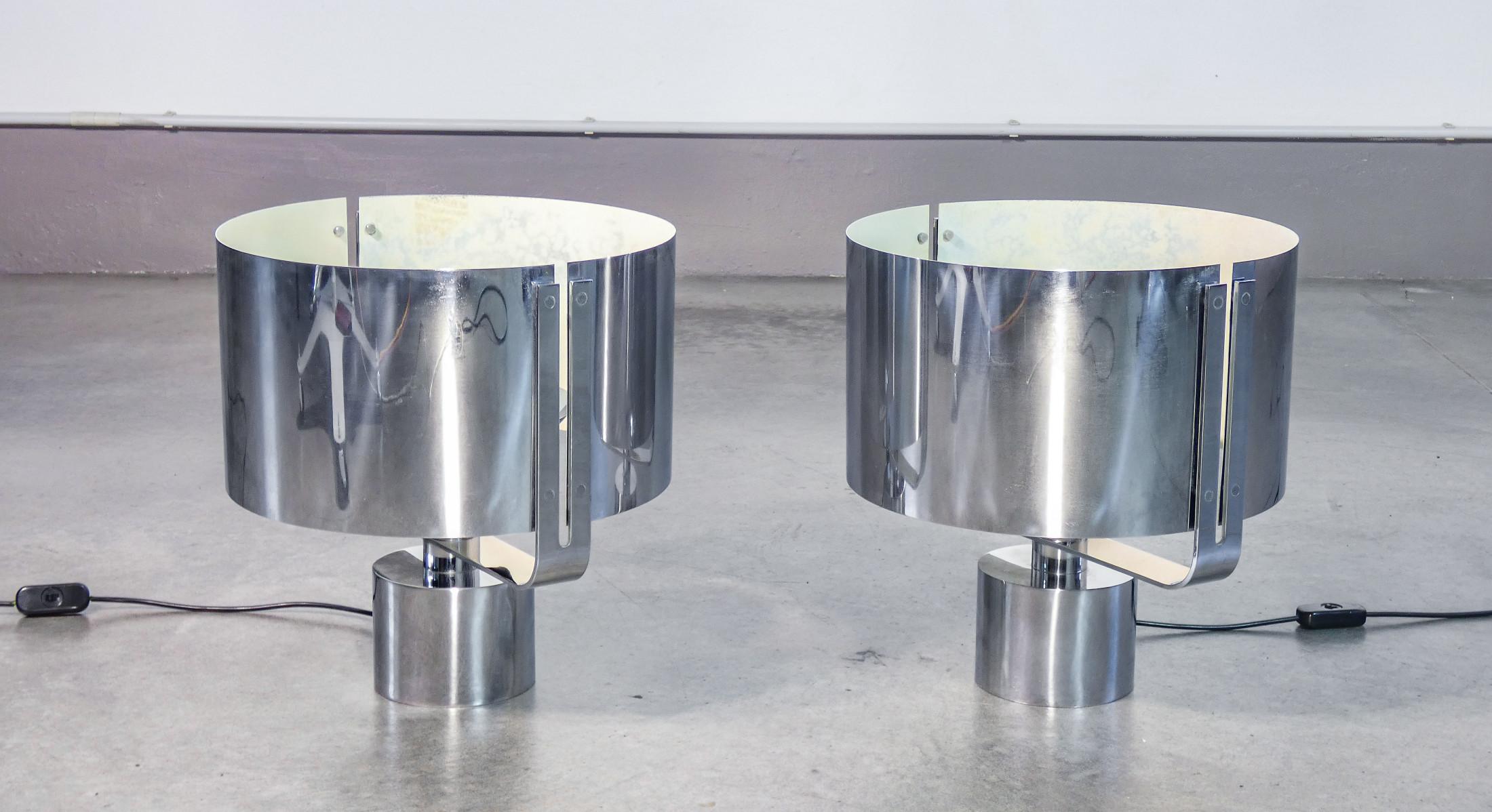Paire de lampes de table, design Jacques QUINET, en métal chromé. 1970s en vente 3
