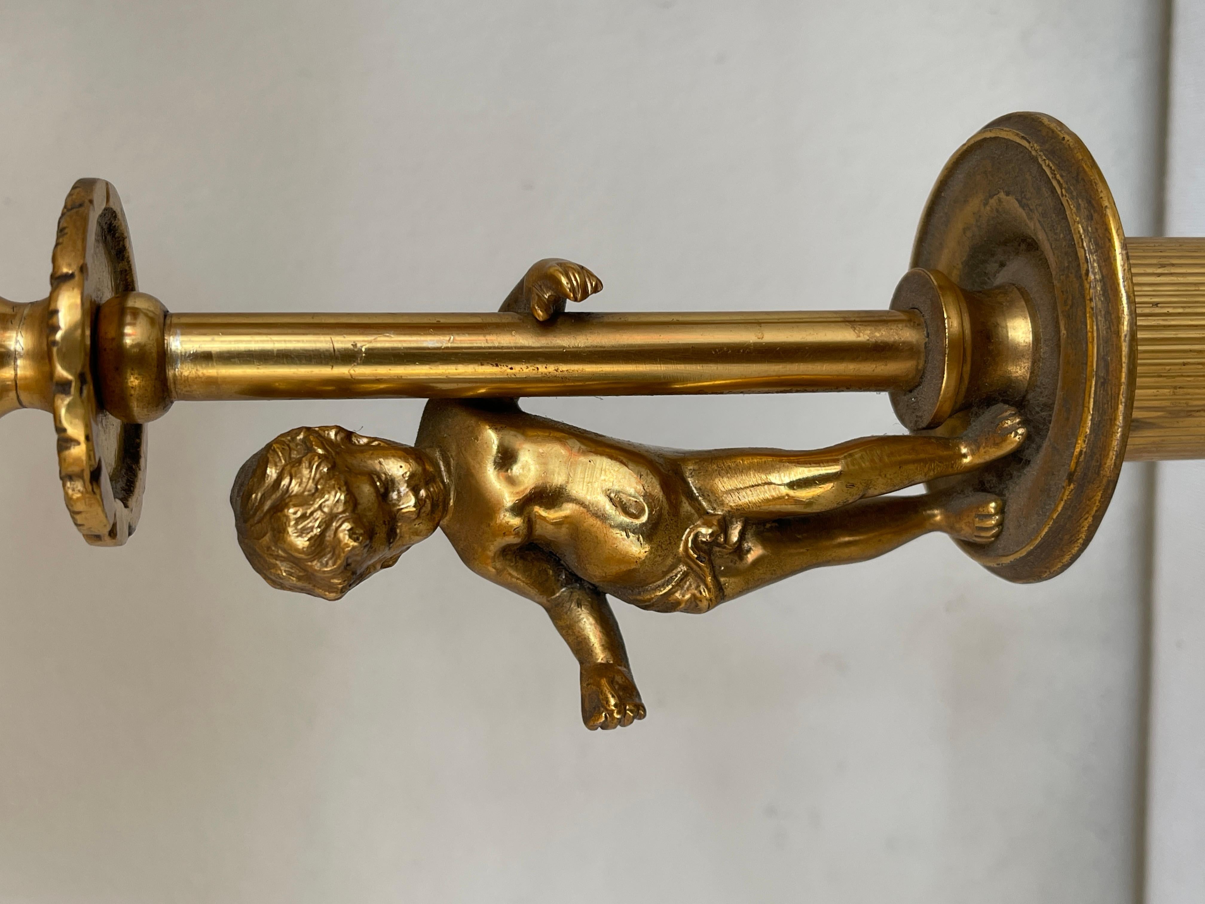 Italian Coppia di lampade da tavolo francesi a forma di putti degli anni '50 For Sale