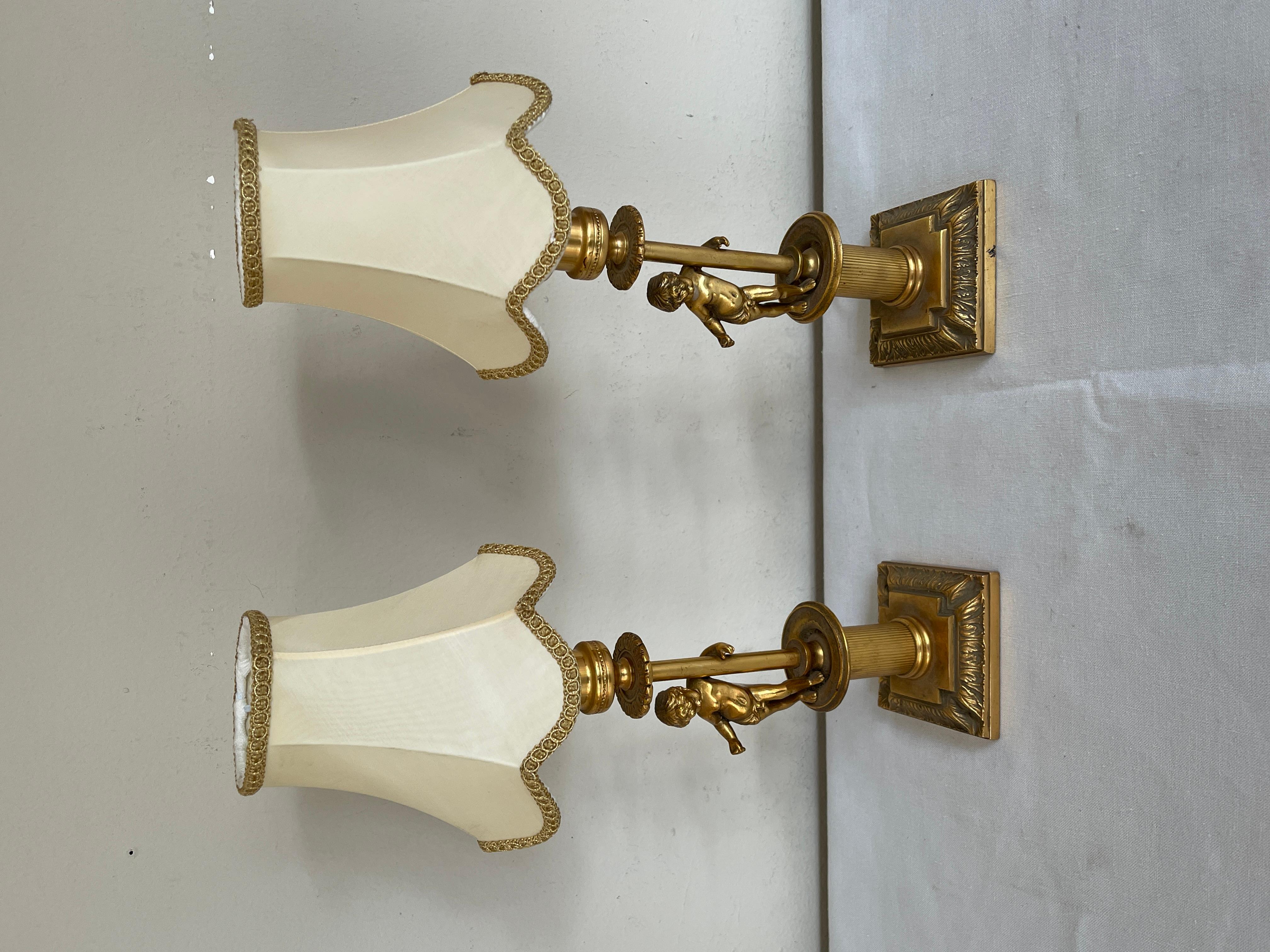 Coppia di lampade da tavolo francesi a forma di putti degli anni '50 In Good Condition For Sale In Cantù, IT