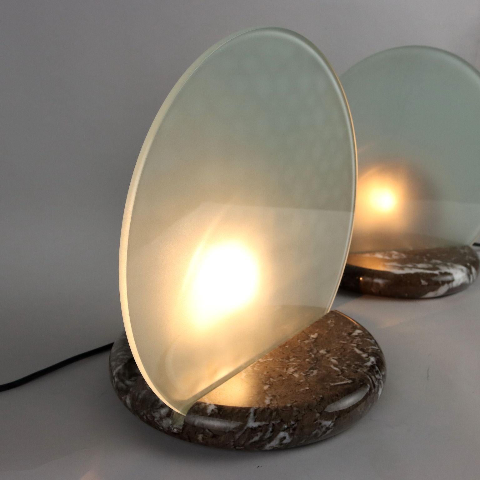 Paar 'Gong'-Tischlampen von Bruno Gecchelin für Skipper 1980er Jahre (Aluminium) im Angebot