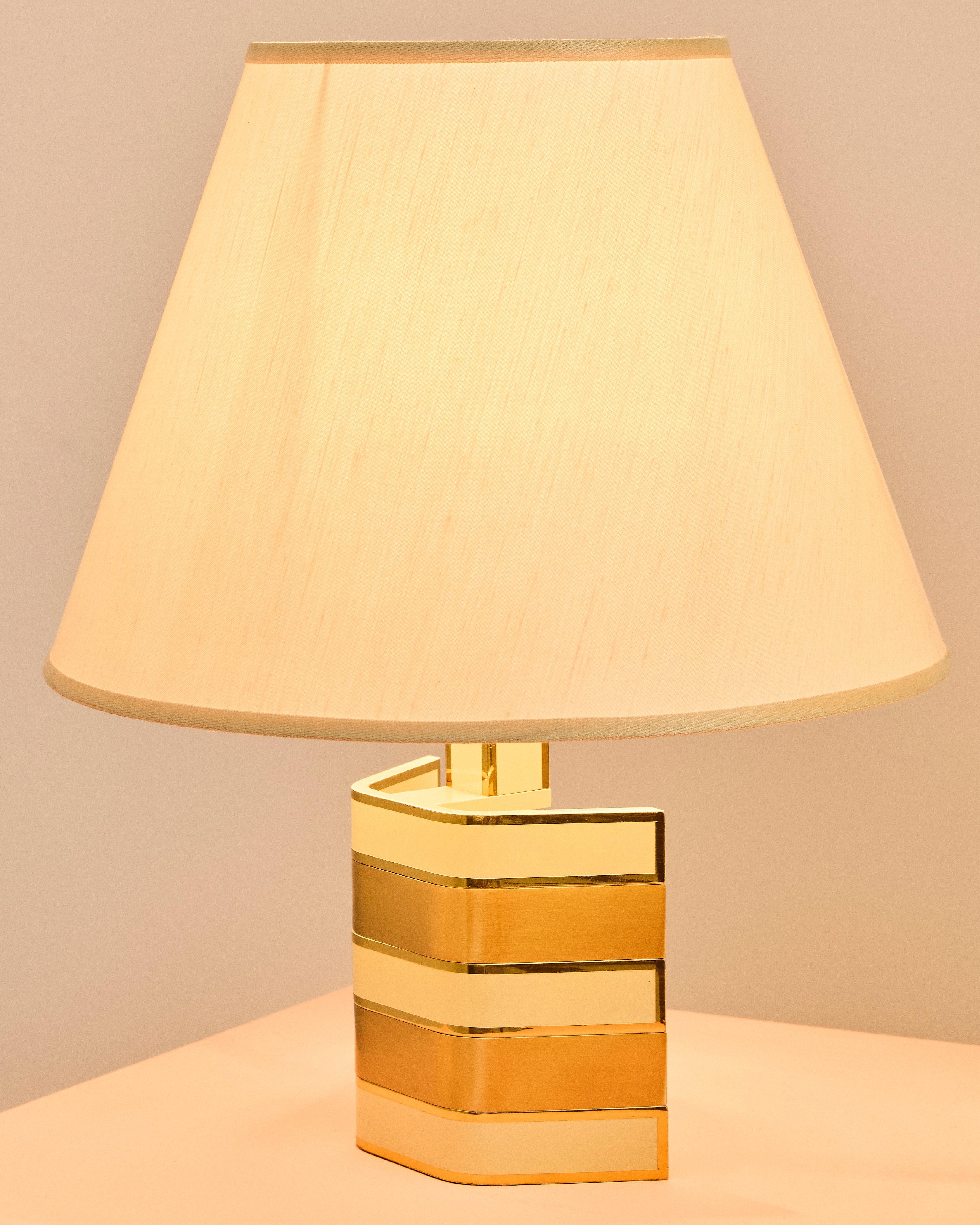 Mid-Century Modern paire de lampes de table en laiton attribuées à Romeo Rega en vente
