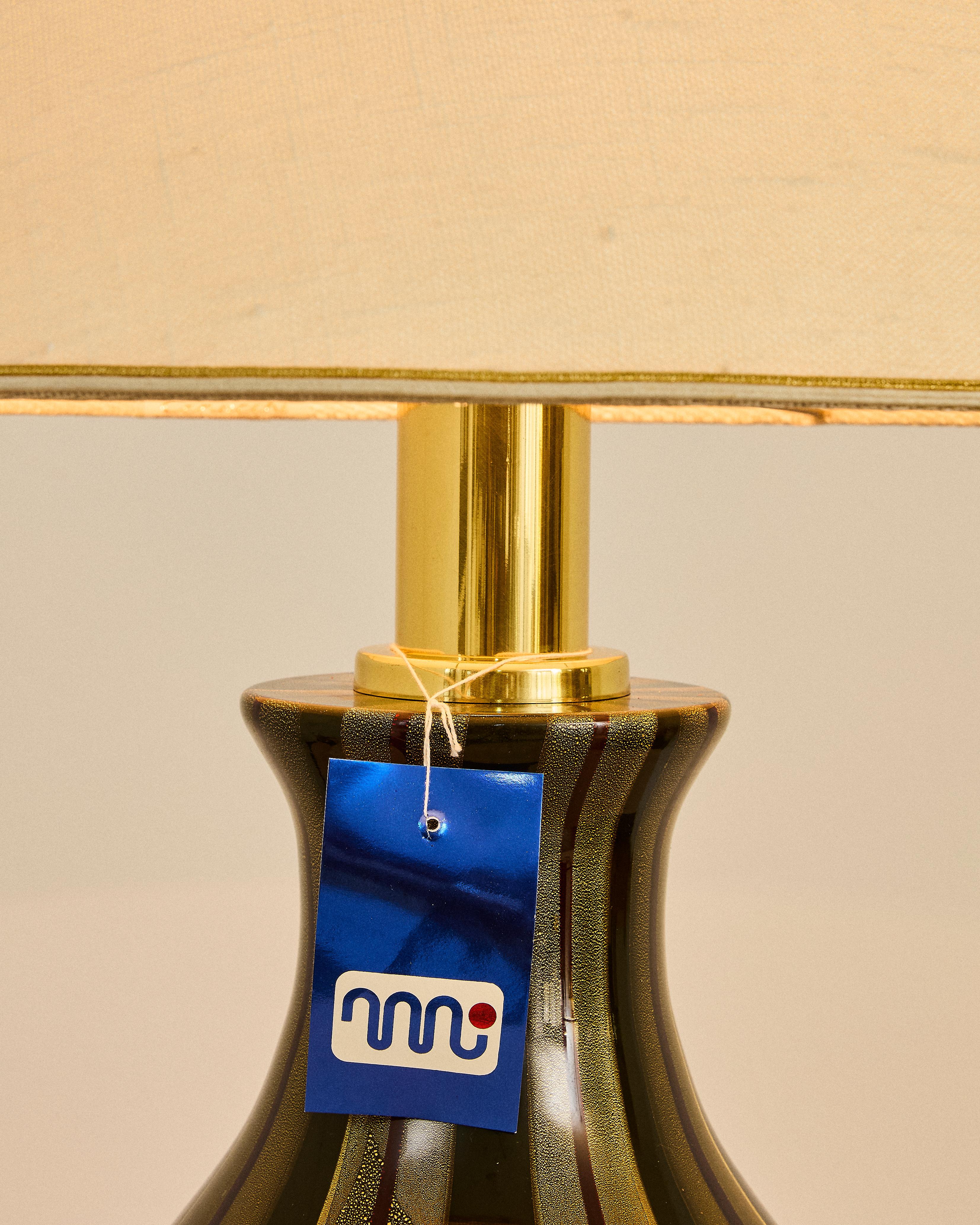 Italian Paire de lampes de table en laiton et verre de Murano, années 1970. en vente