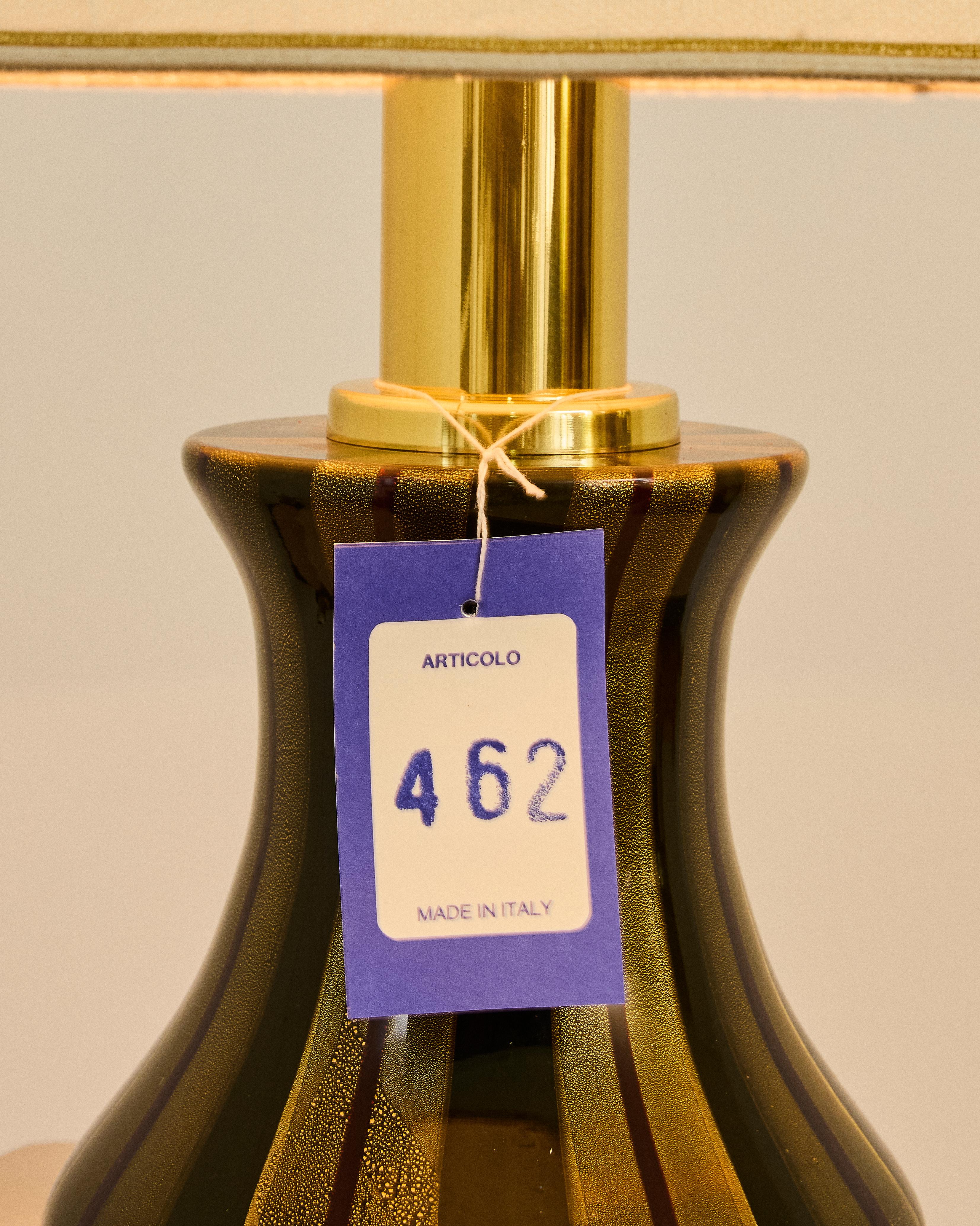 Paire de lampes de table en laiton et verre de Murano, années 1970. Bon état - En vente à Milano, Lombardia