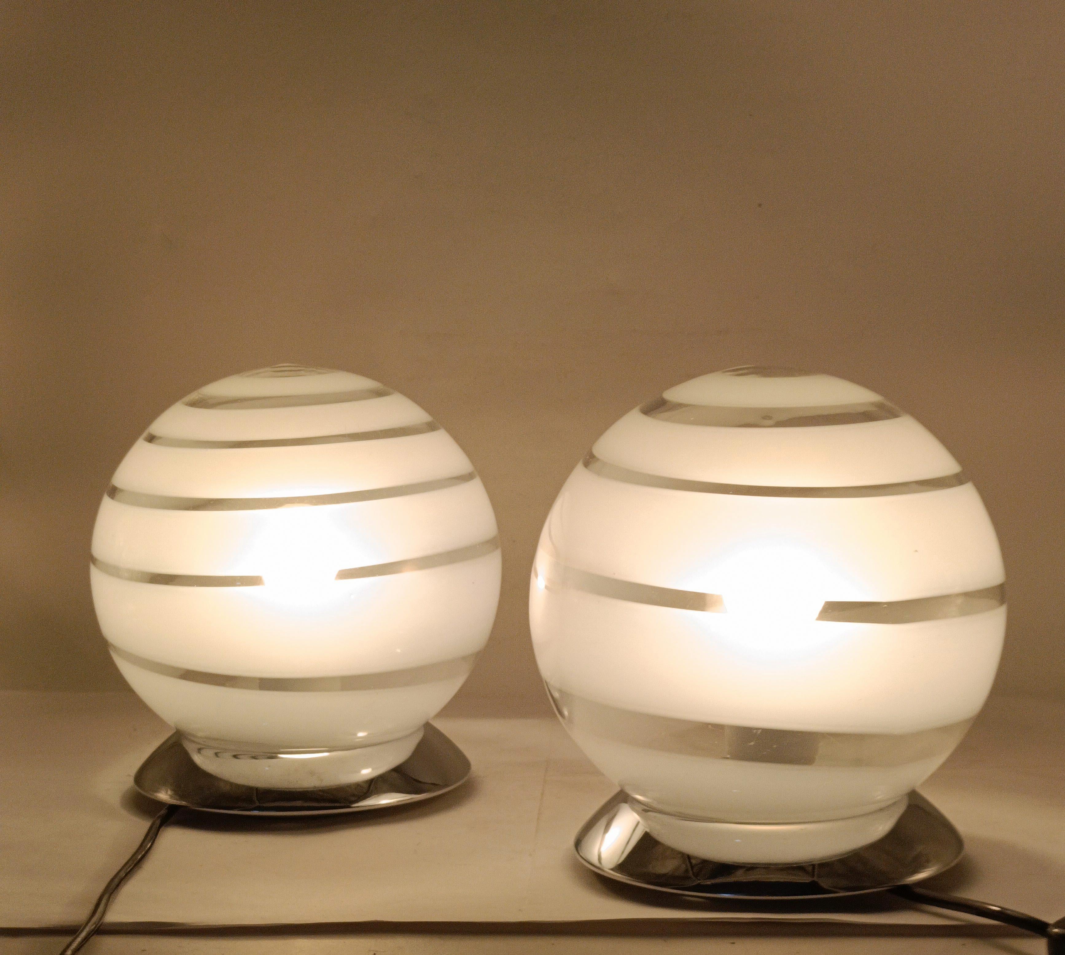 Late 20th Century Paire de lampes de table en verre de Murano et chrome, Italie, années 1970 en vente