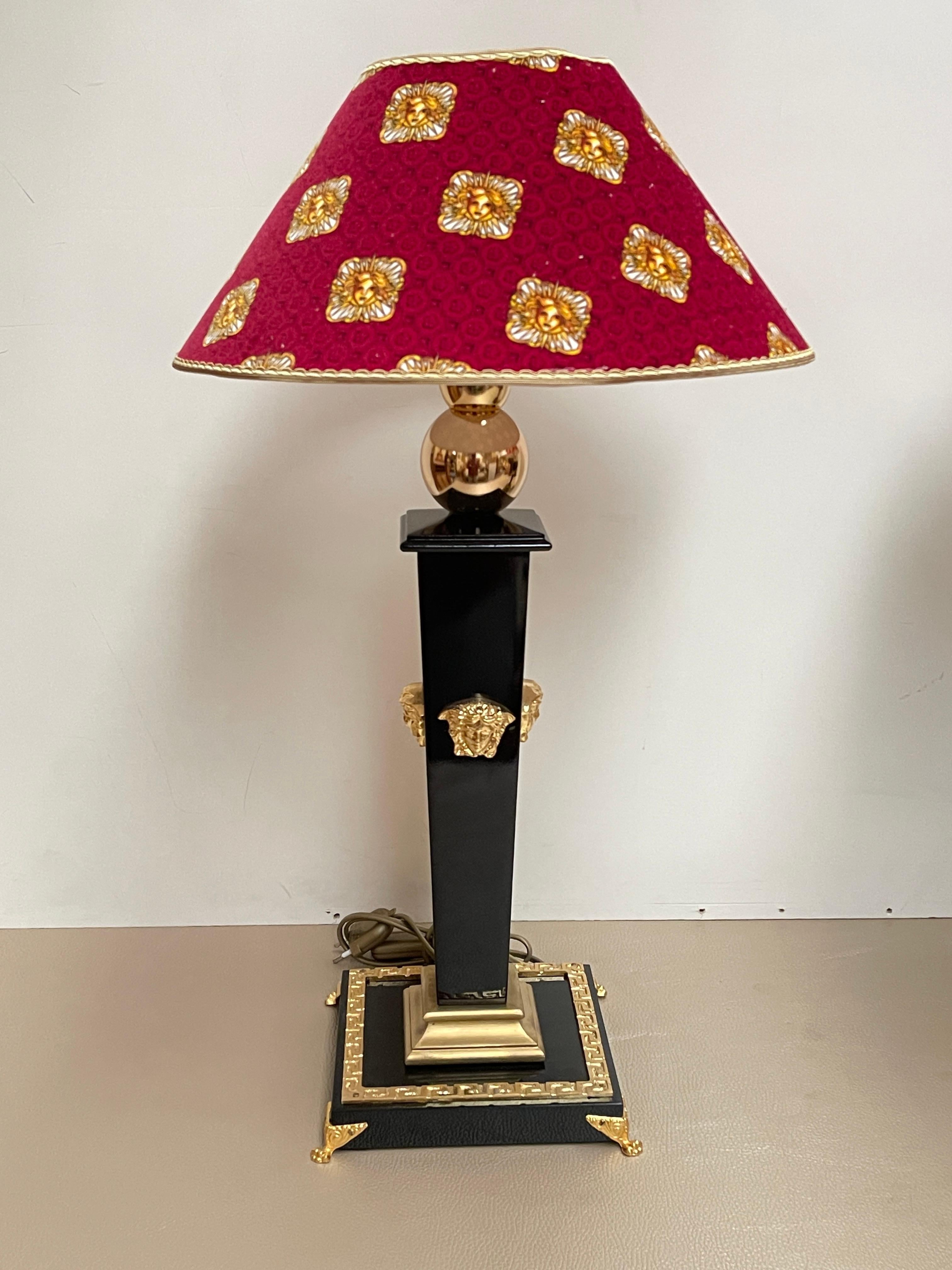 italien Coppia di Lampade da Tavolo Stile Neoclassico in Nero e Oro - 