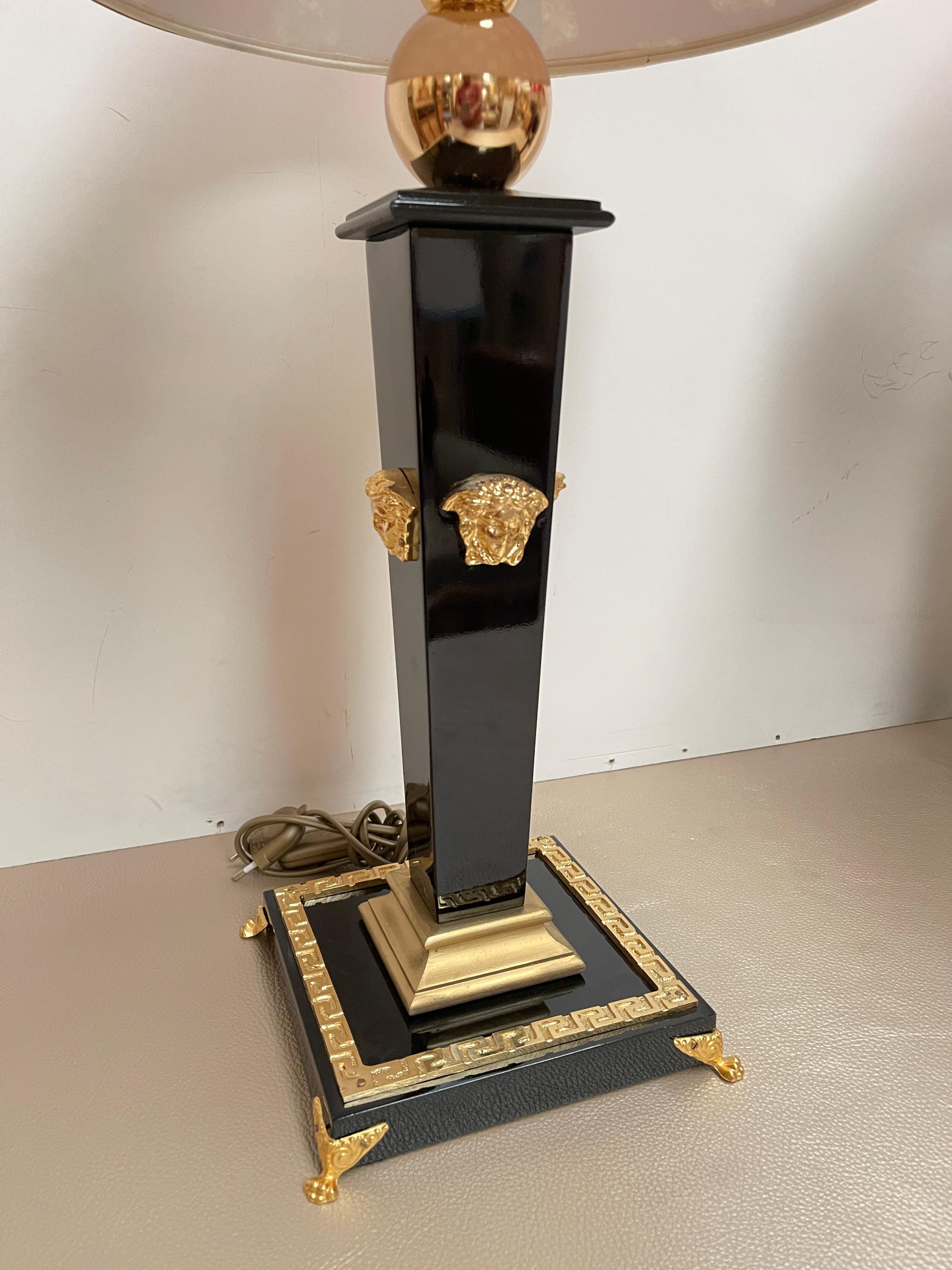 20ième siècle Coppia di Lampade da Tavolo Stile Neoclassico in Nero e Oro - 