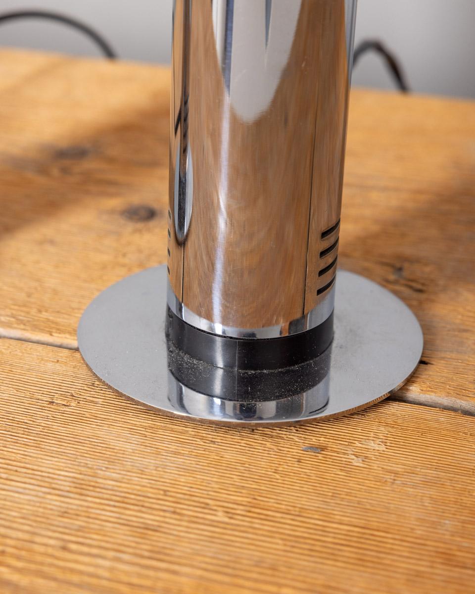 Paire de lampes de table en acier chromé, design Targetti Sankey, années 1970.

CONDITION :
En bon état de fonctionnement, peut présenter des signes d'usure dus au temps.

DIMENSIONS : 
Hauteur 14,5 cm ; Diamètre 10,5 cm

MATÉRIAUX : 
Acier

ANNÉE