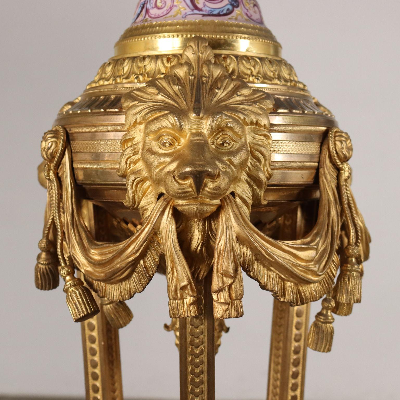 Paar Dreibein-Stehlampen, Italien 20. Jahrhundert (Vergoldet) im Angebot