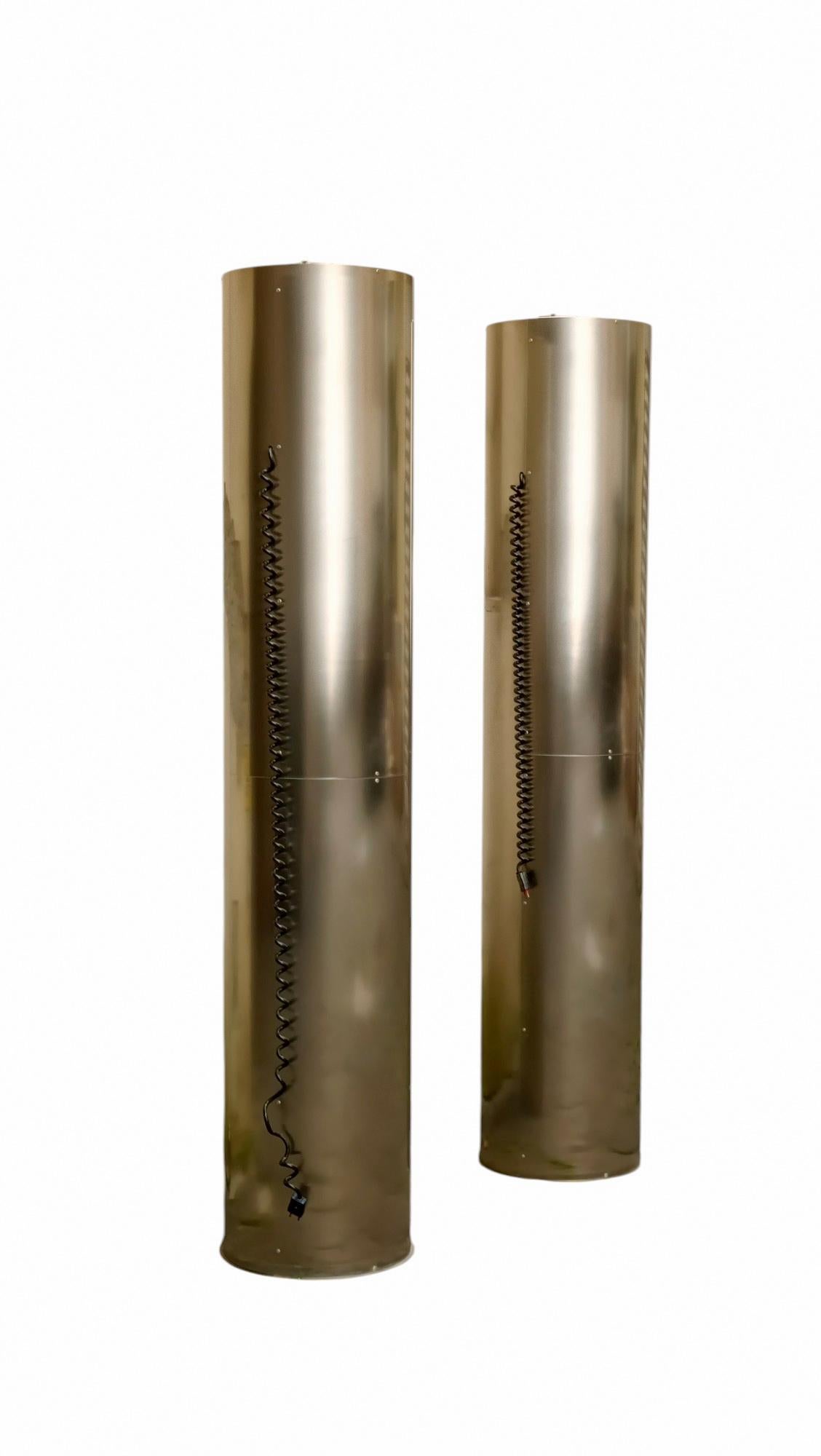 Paar zylindrische Stehlampen aus verchromtem Metall, Italien 1980er im Angebot 4