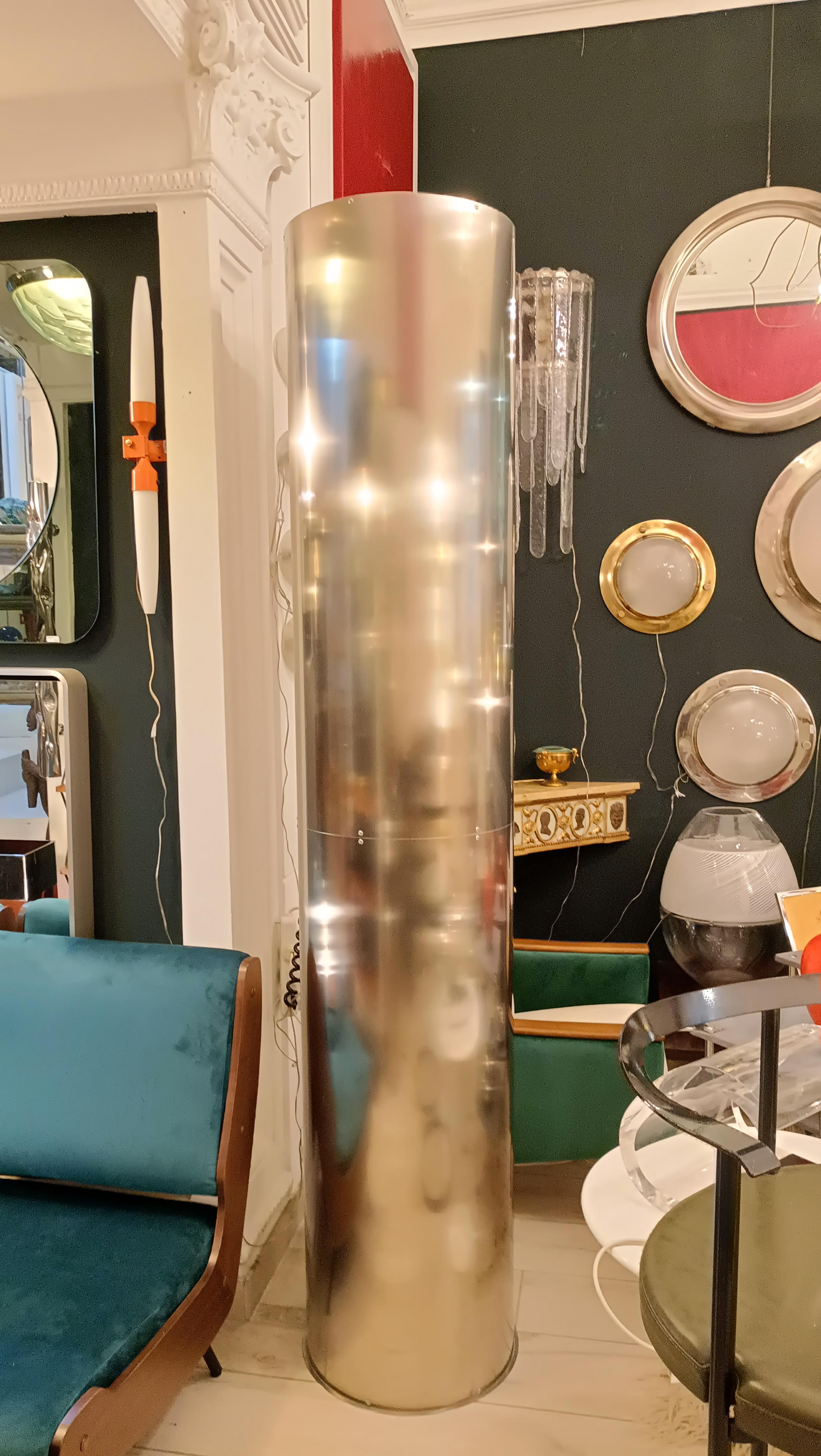 Paar zylindrische Stehlampen aus verchromtem Metall, Italien 1980er (Italian) im Angebot