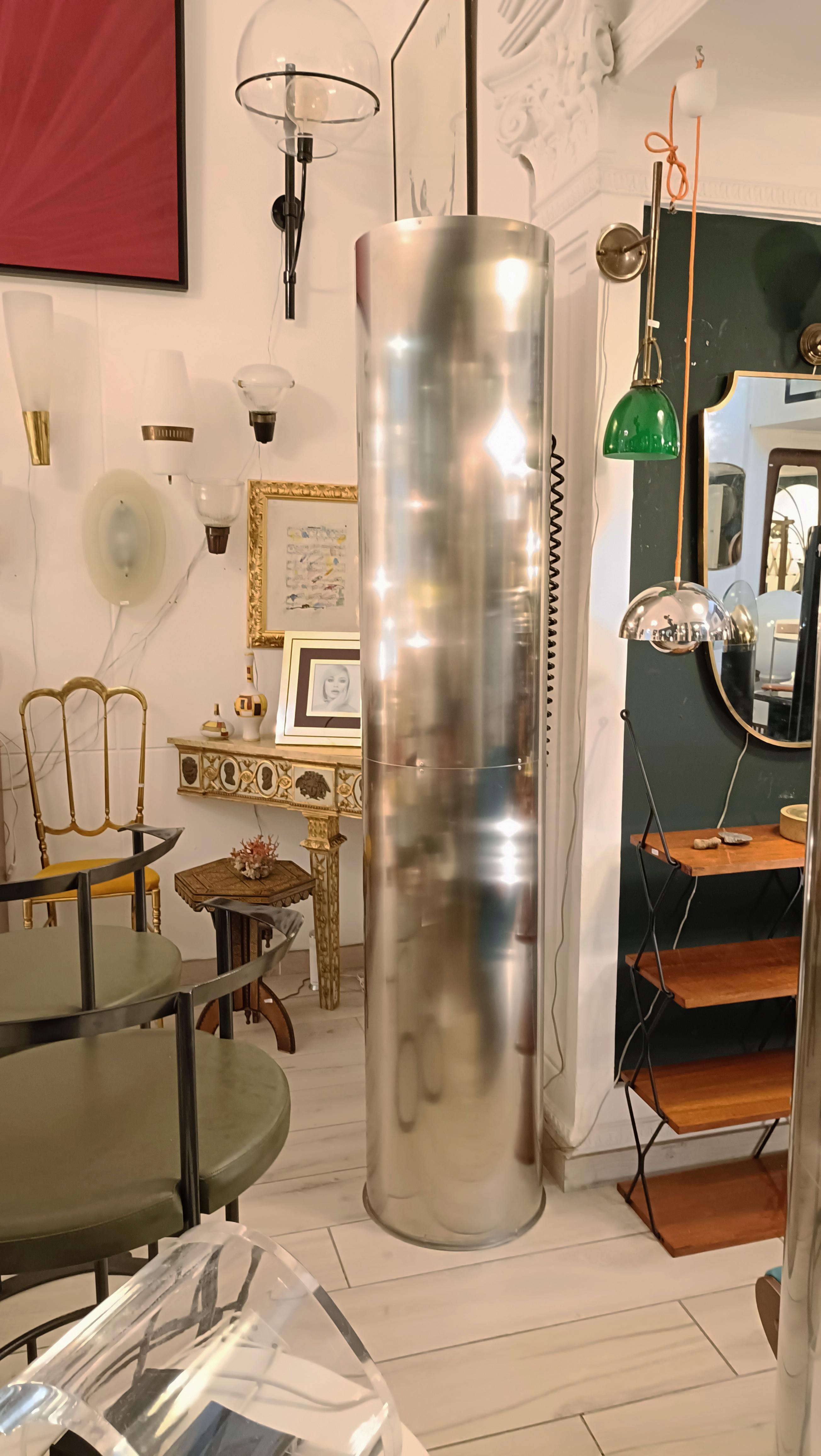 Paar zylindrische Stehlampen aus verchromtem Metall, Italien 1980er im Zustand „Gut“ im Angebot in Naples, IT