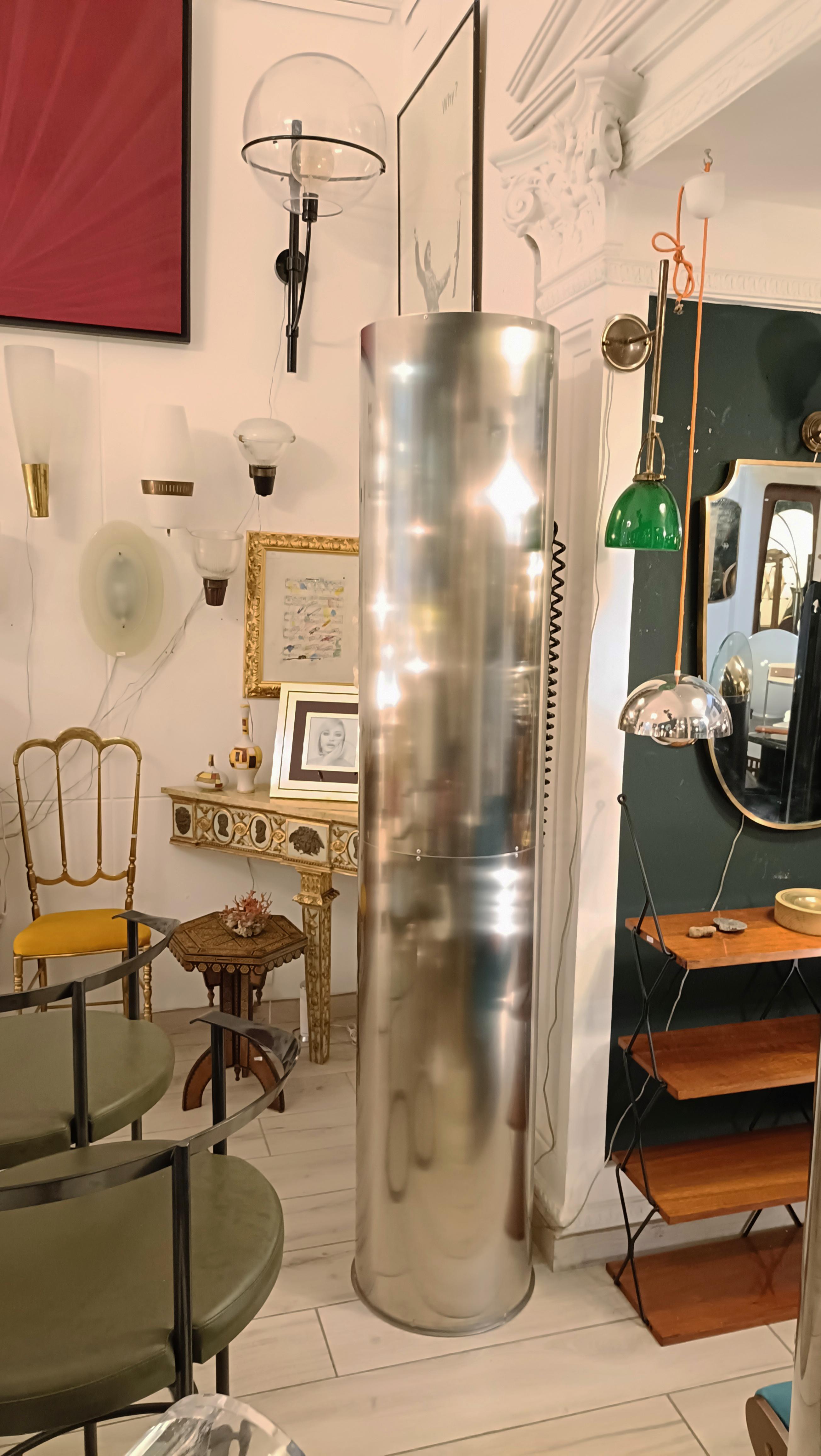 Paar zylindrische Stehlampen aus verchromtem Metall, Italien 1980er (Late 20th Century) im Angebot