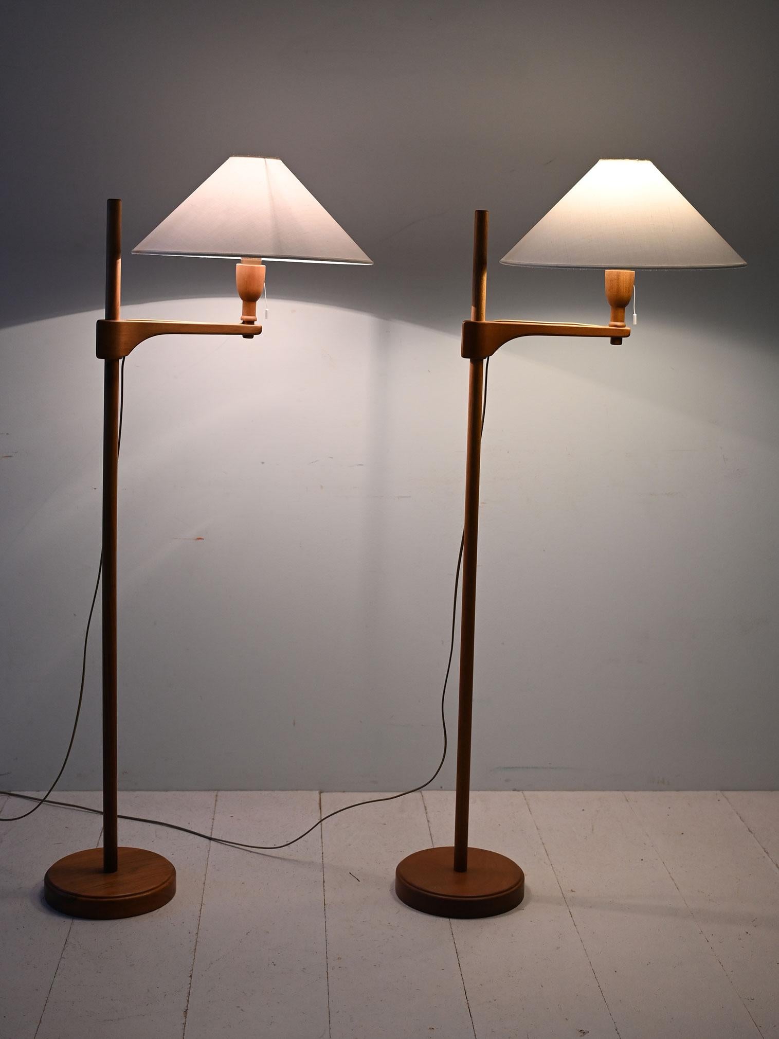 Scandinave moderne Paire de lampadaires en teck de Carl Malmsten en vente