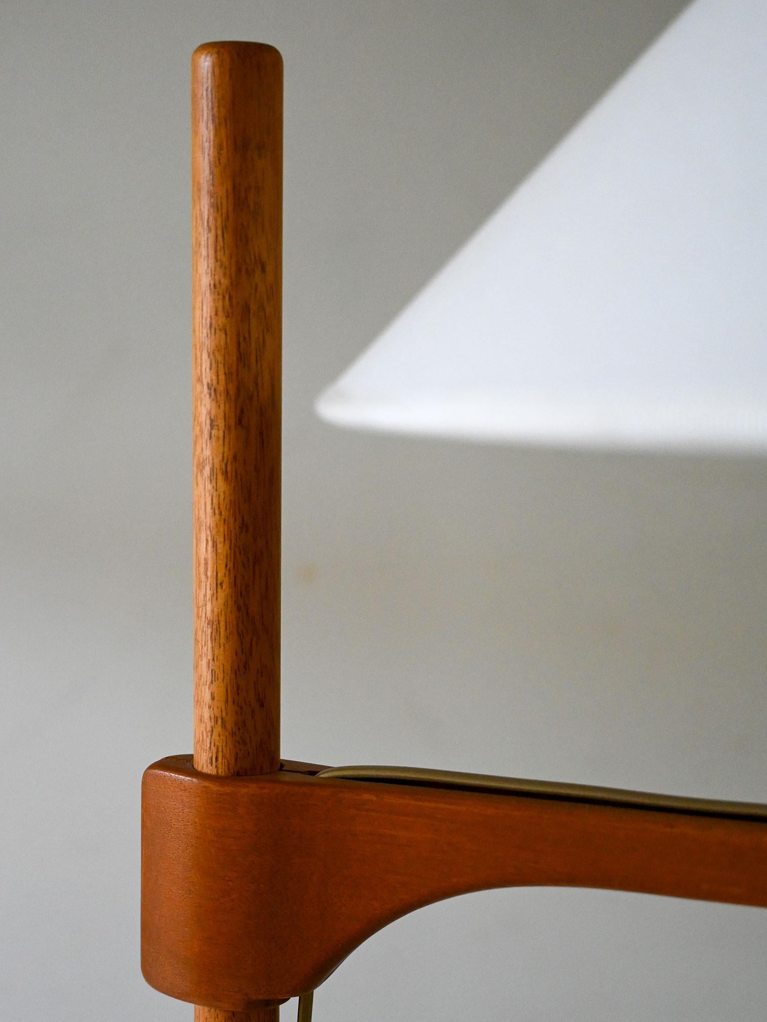Mid-20th Century Paire de lampadaires en teck de Carl Malmsten en vente