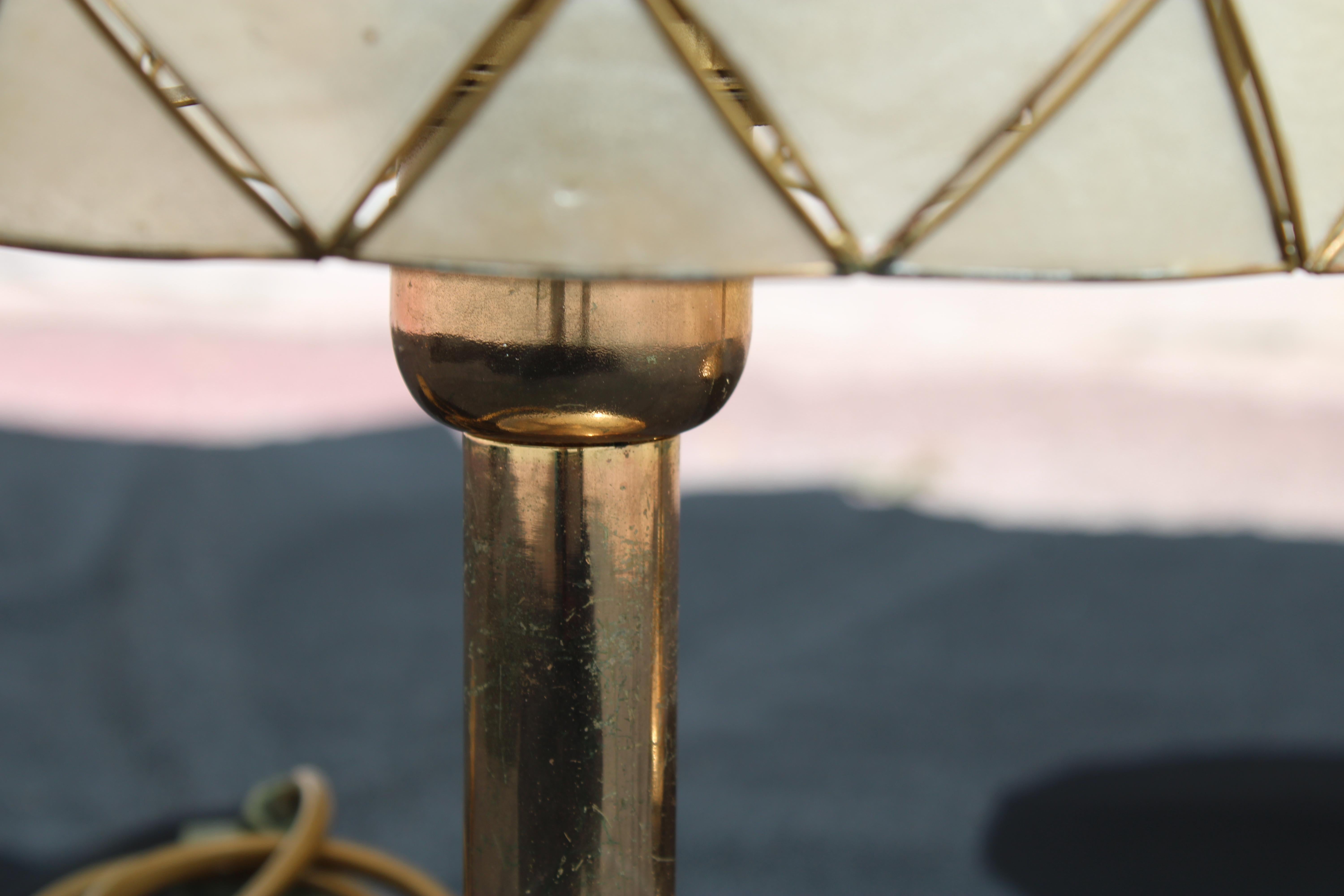 Paire de lampes de table décoratives en laiton Italie 1970 en vente 4