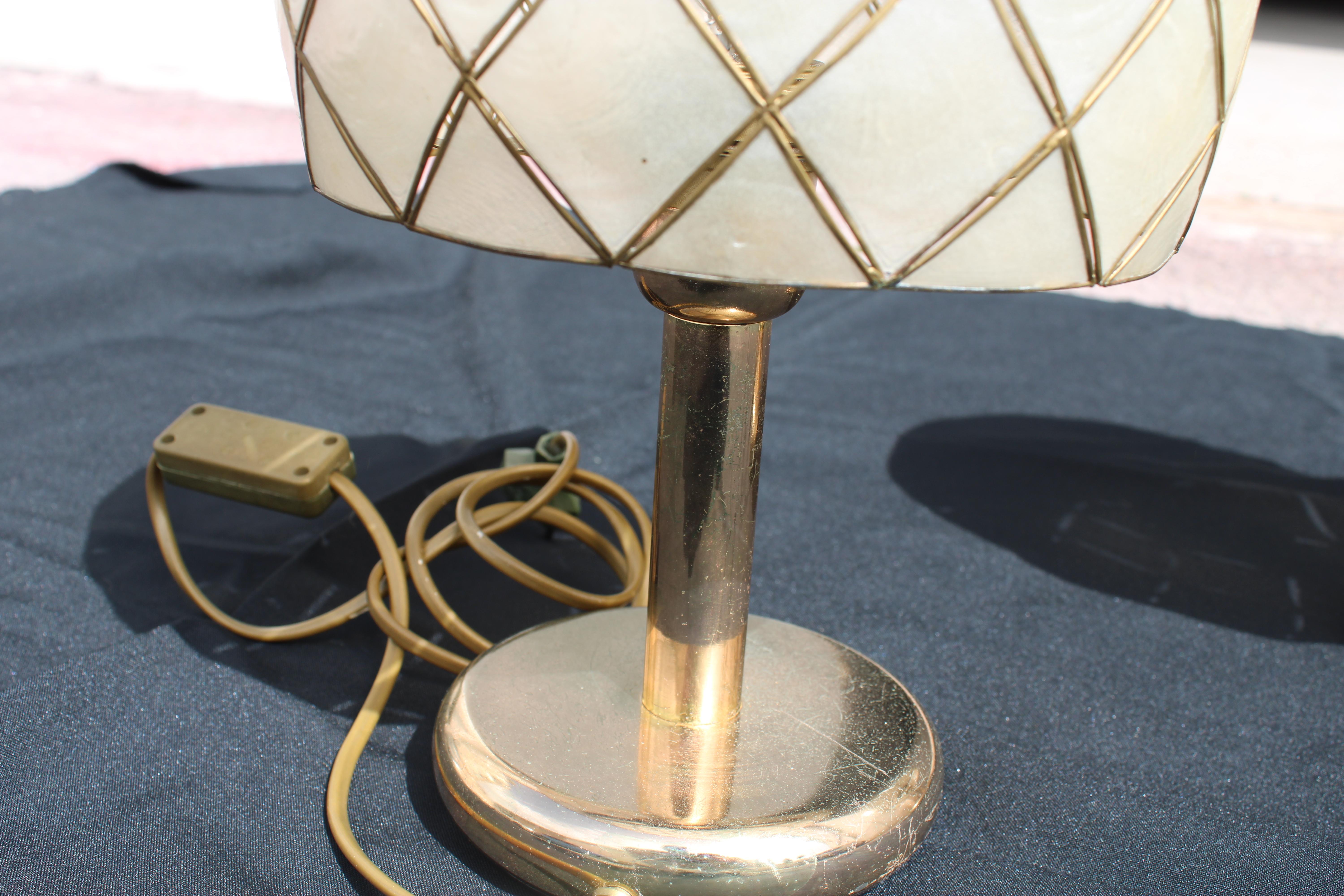 Paire de lampes de table décoratives en laiton Italie 1970 en vente 5